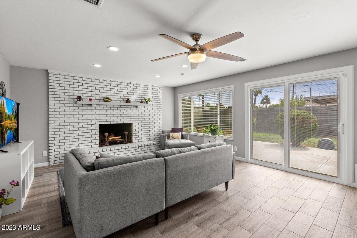 3618 E CORONADO Road