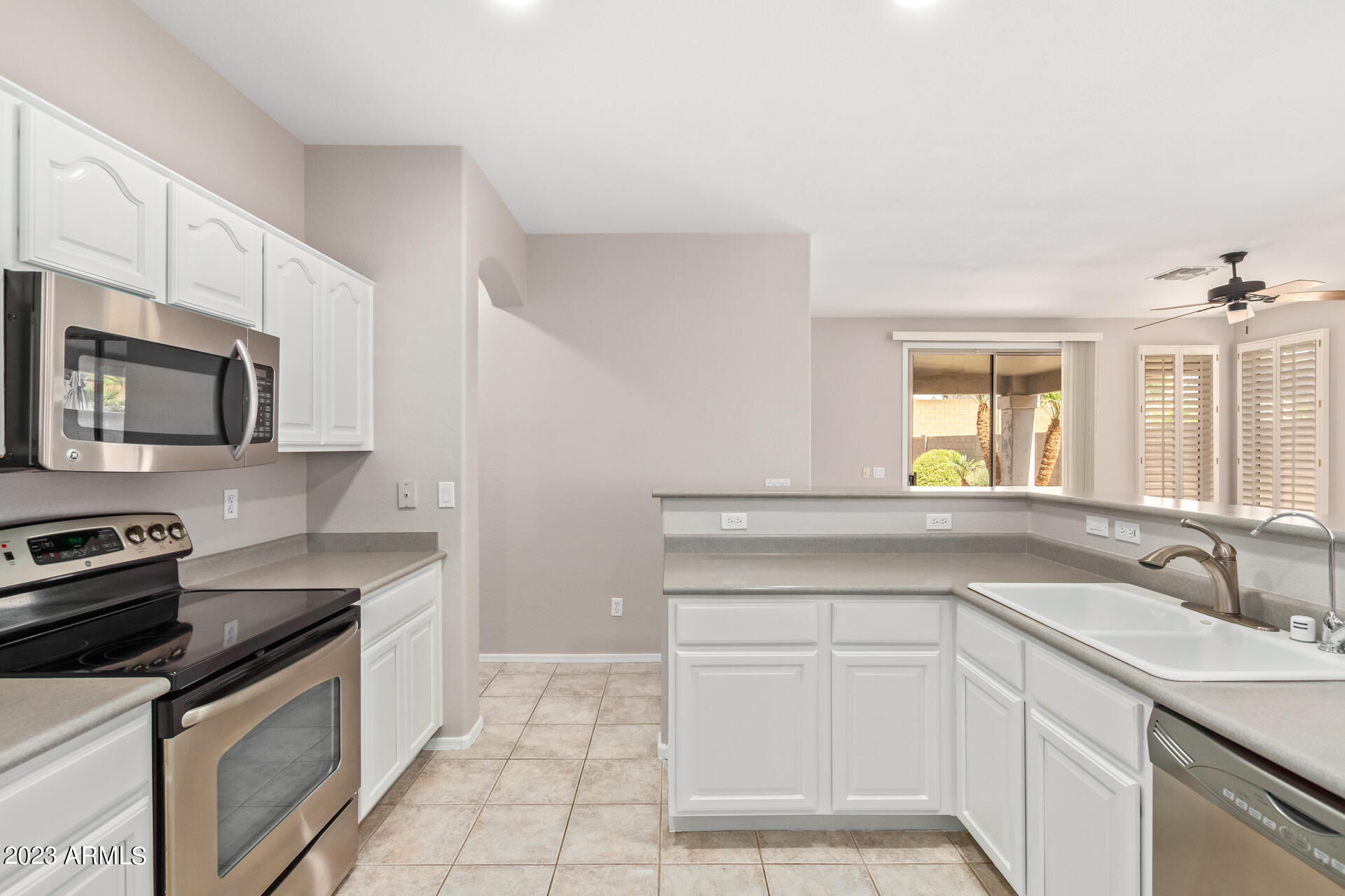 1634 W GLENHAVEN Drive