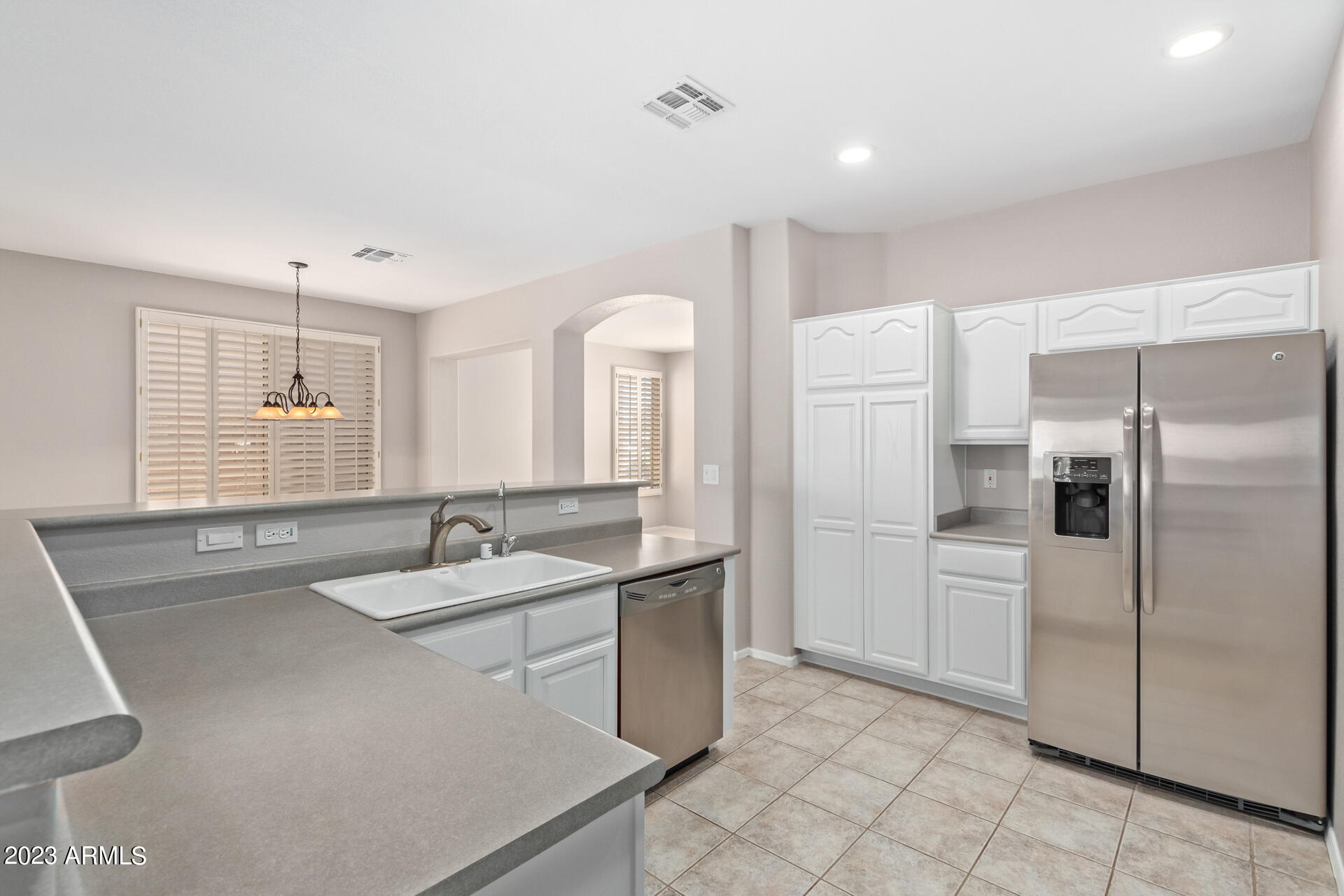 1634 W GLENHAVEN Drive