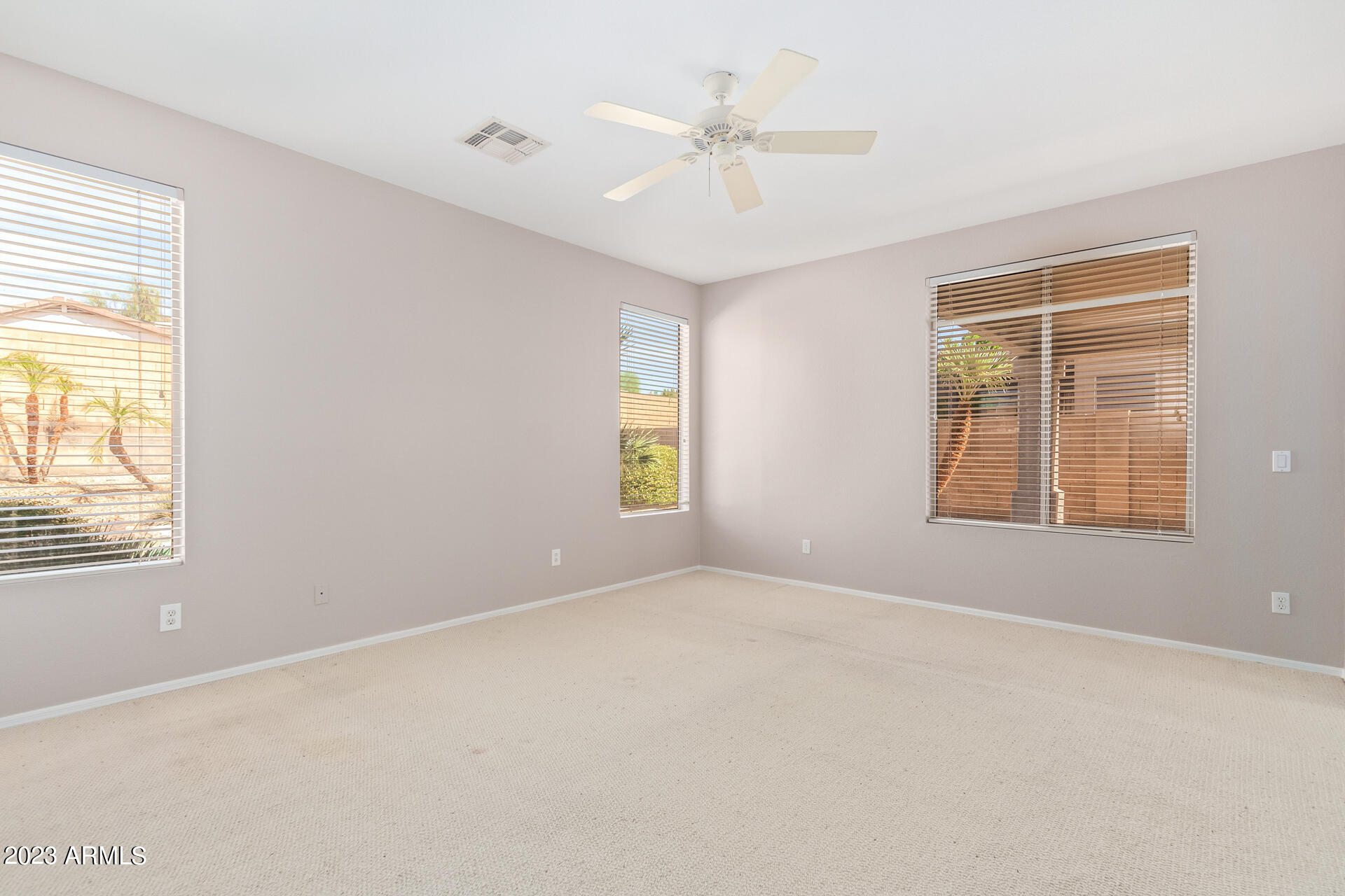 1634 W GLENHAVEN Drive