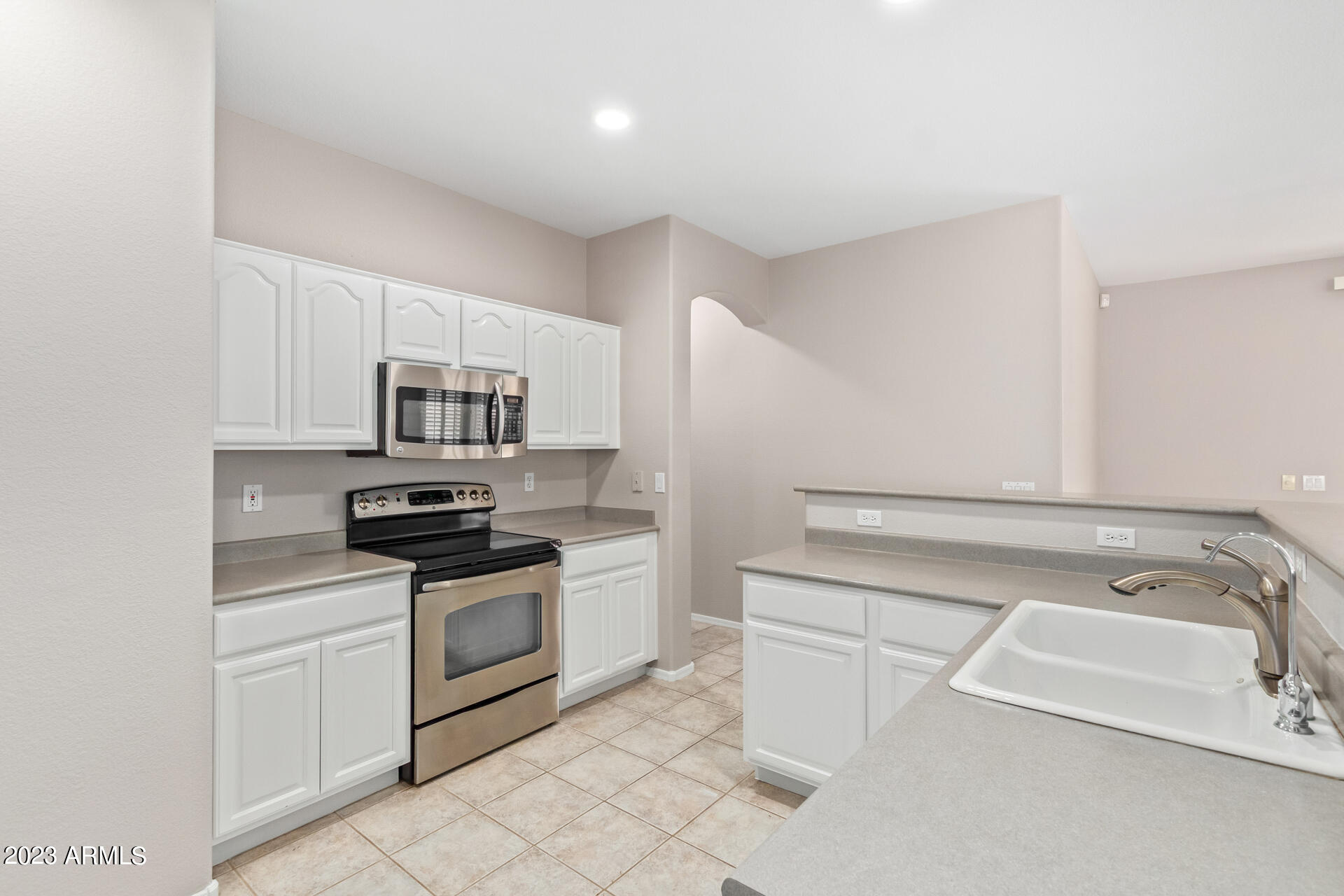 1634 W GLENHAVEN Drive