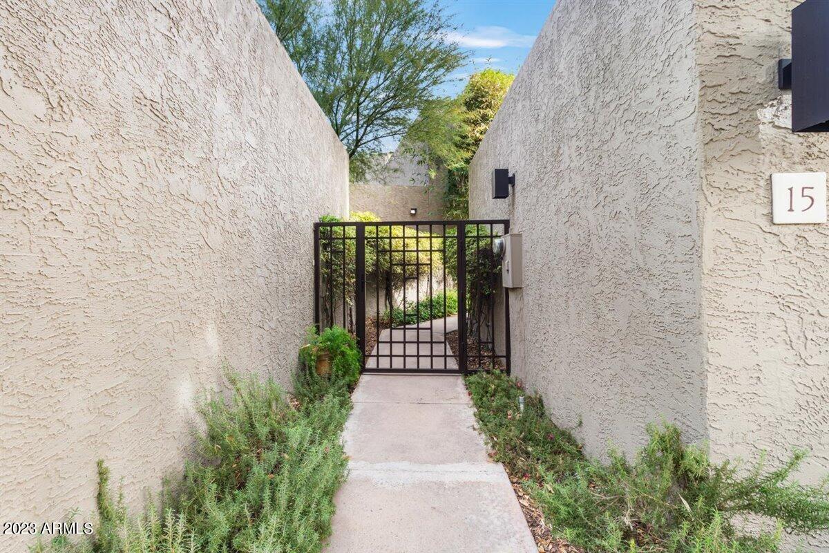 7209 E MCDONALD Drive # 15
