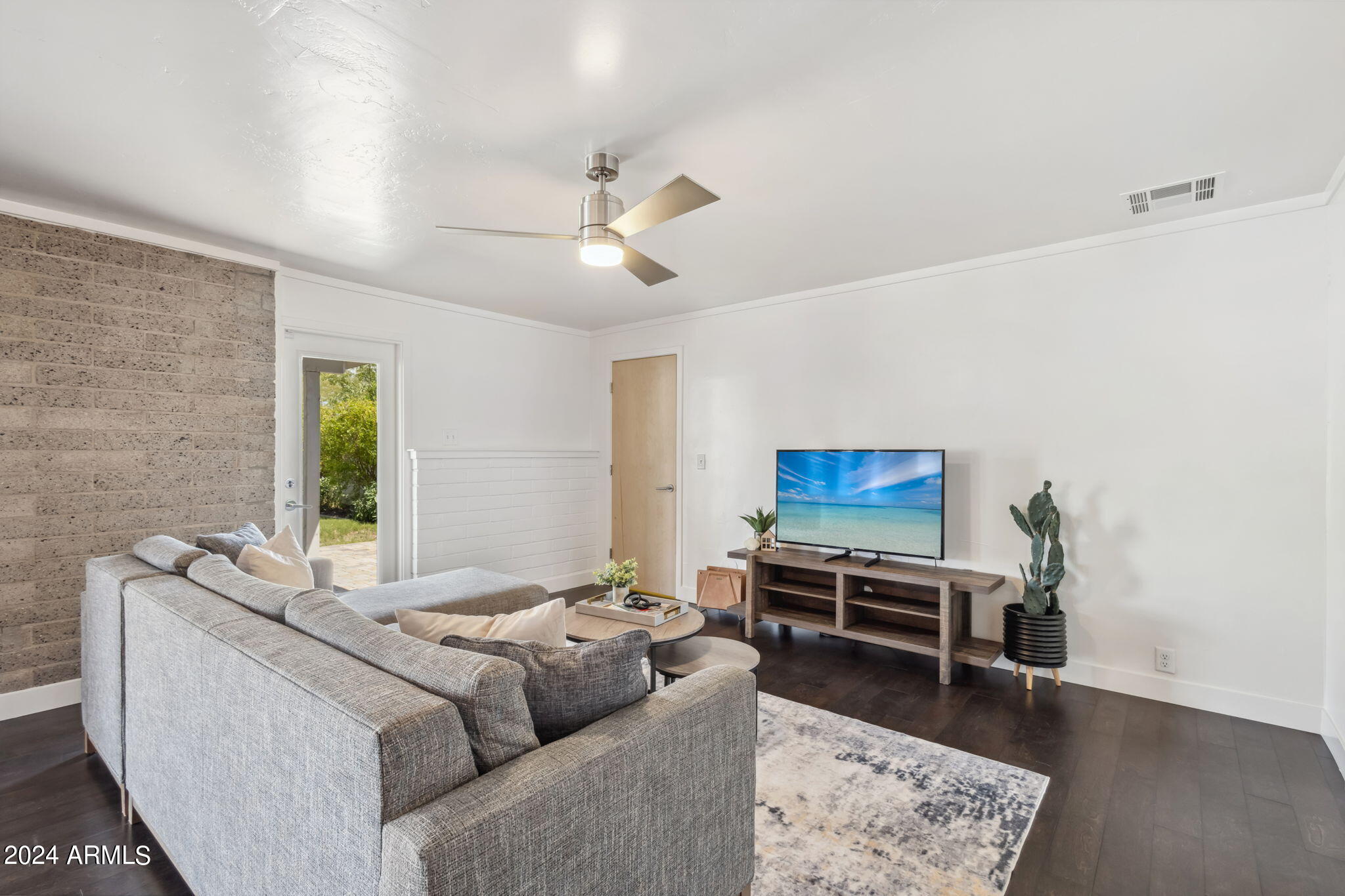 1808 N 80TH Place