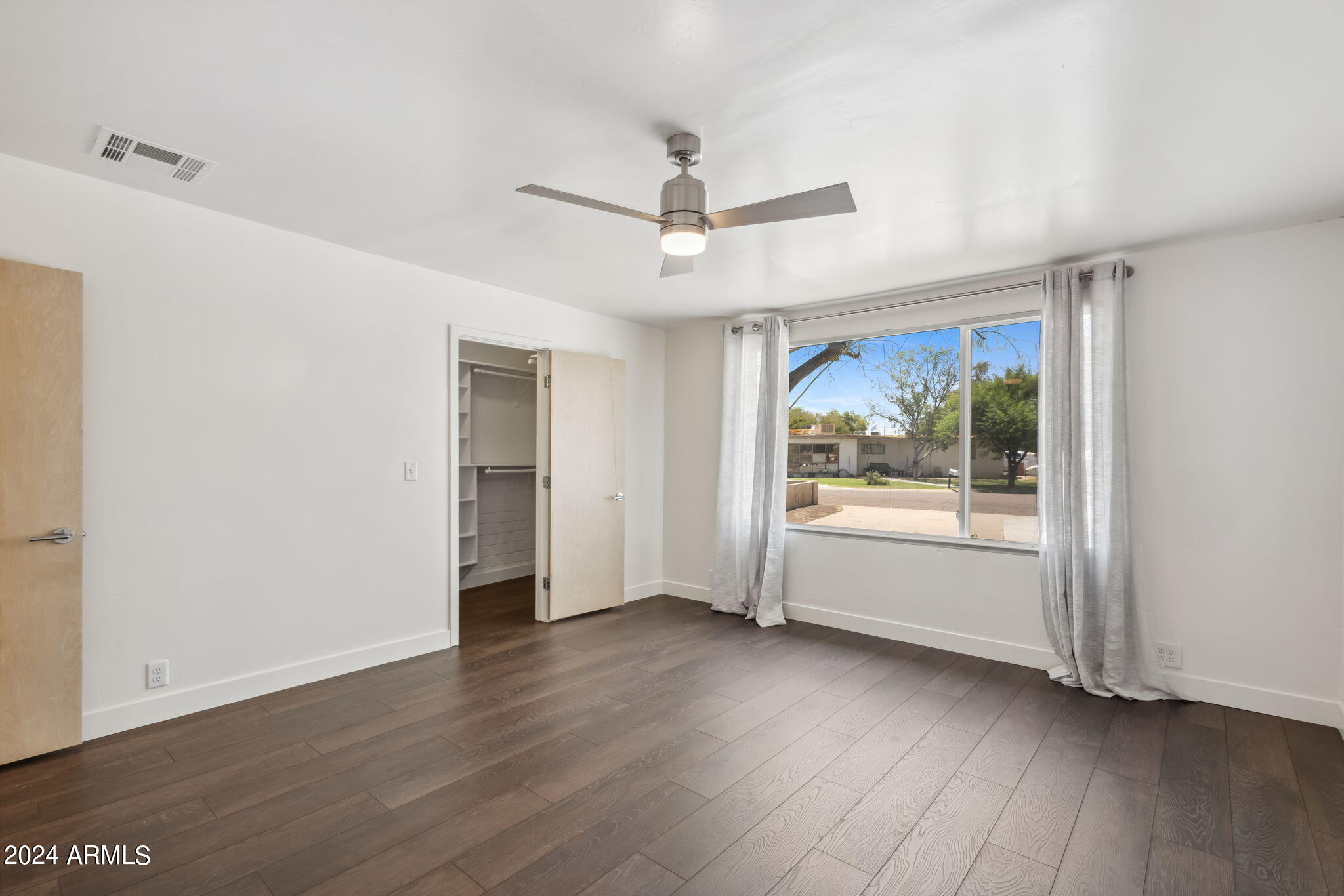 1808 N 80TH Place