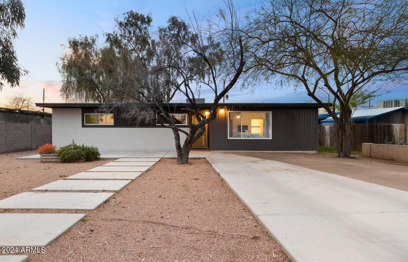 1808 N 80TH Place