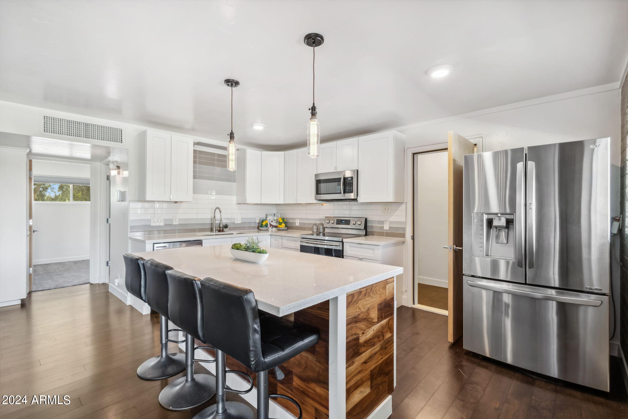 1808 N 80TH Place