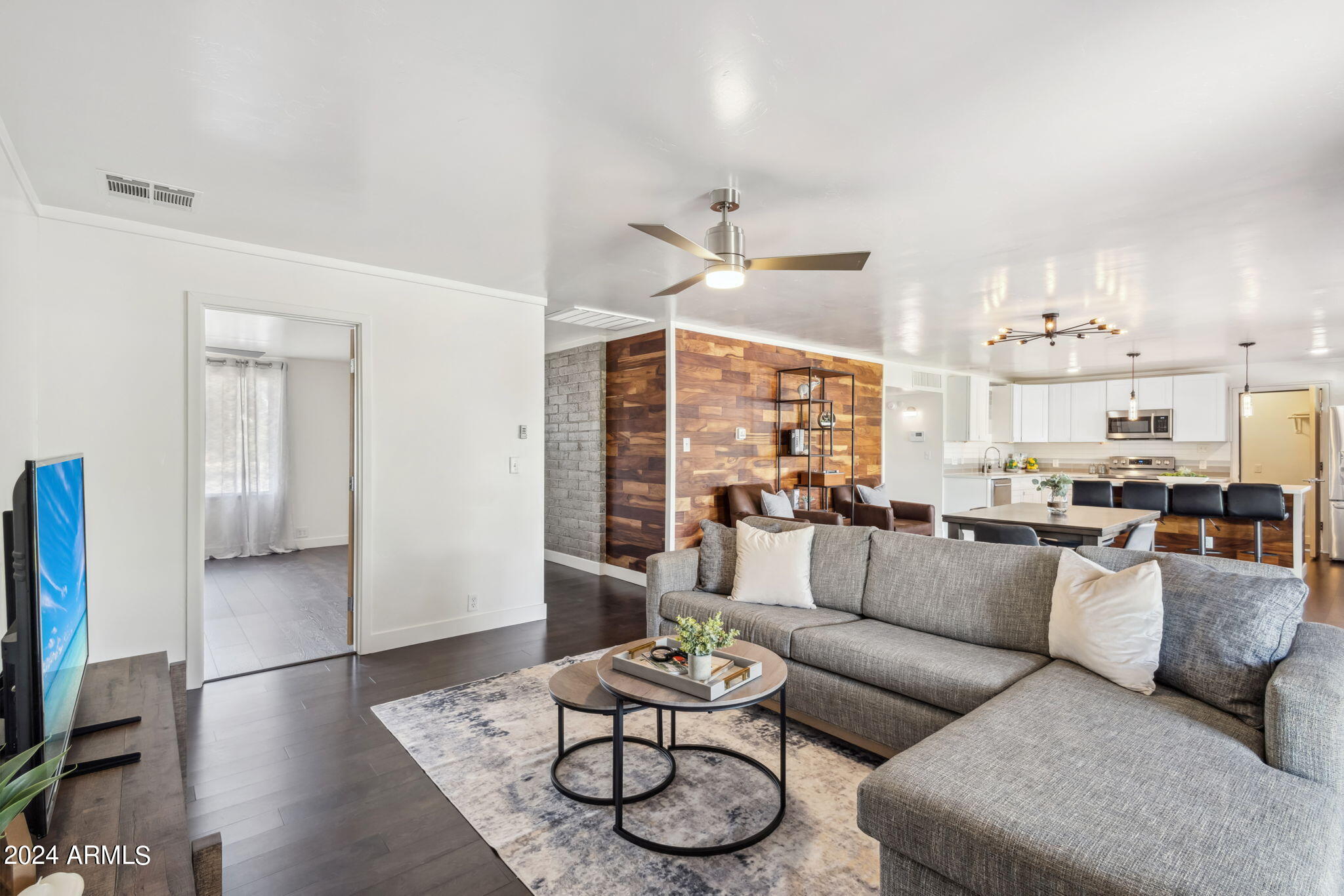 1808 N 80TH Place