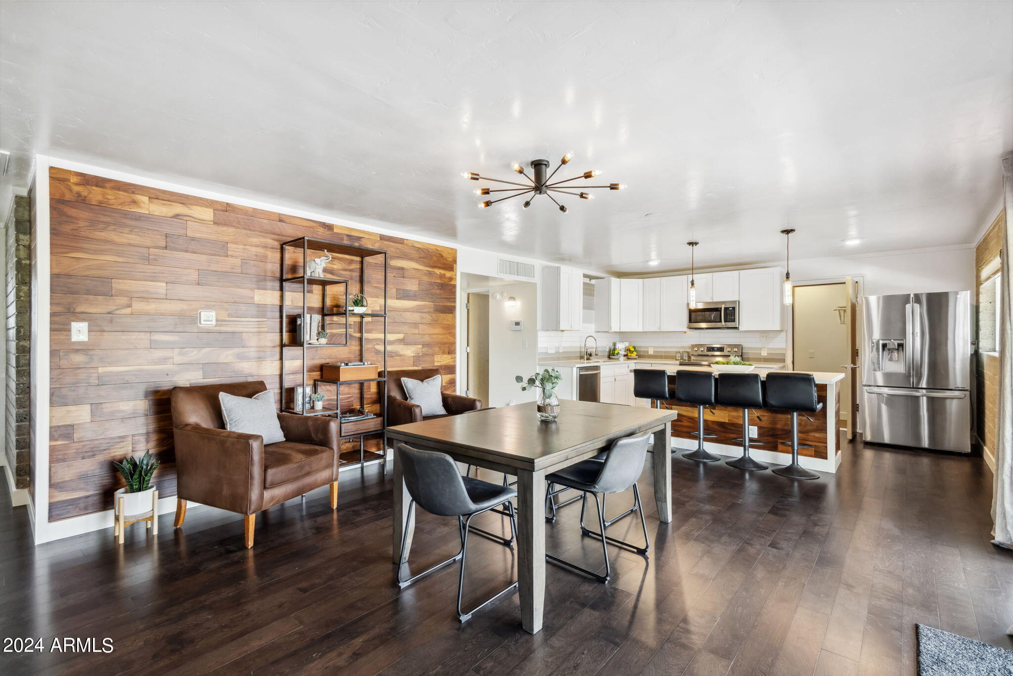 1808 N 80TH Place