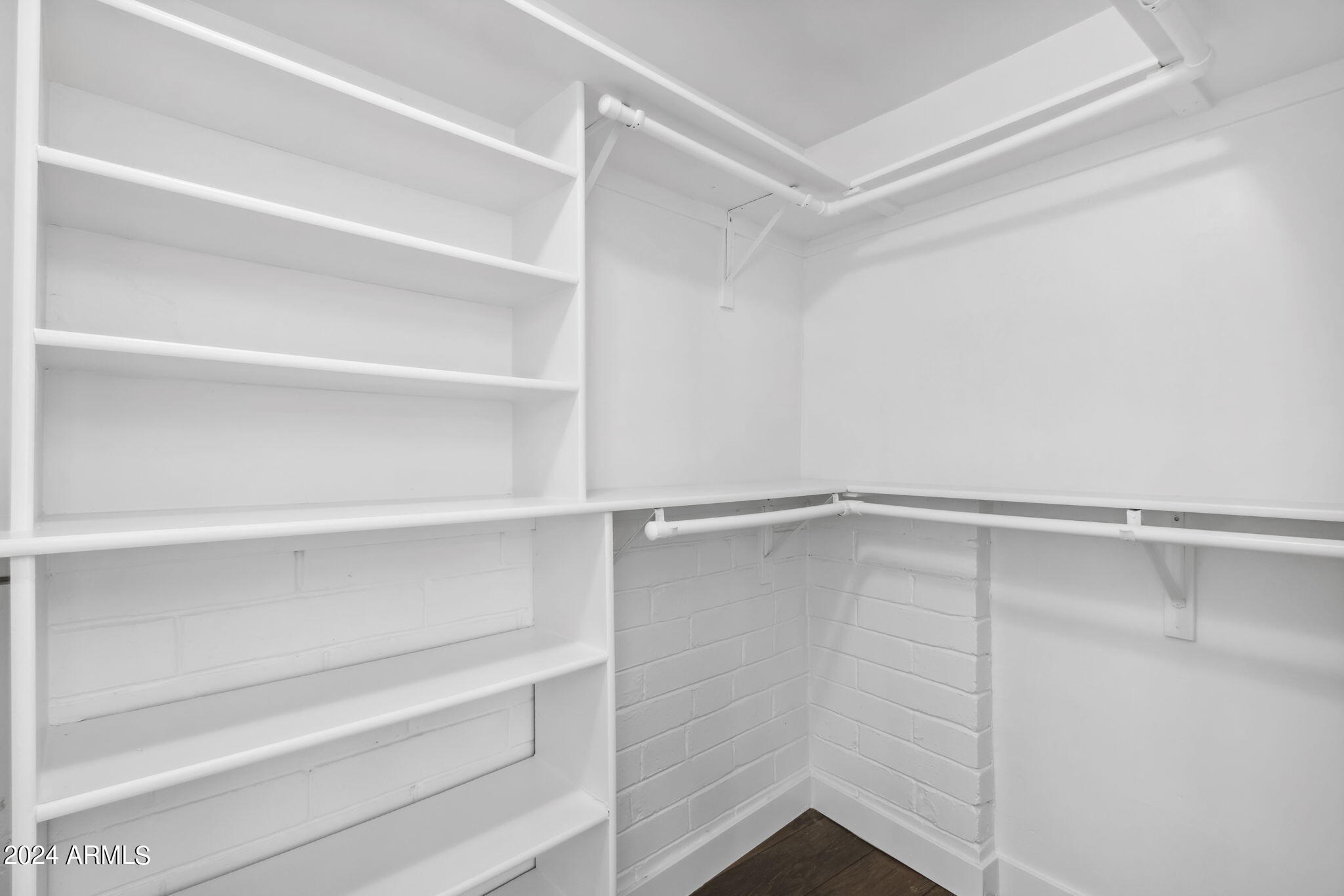 1808 N 80TH Place