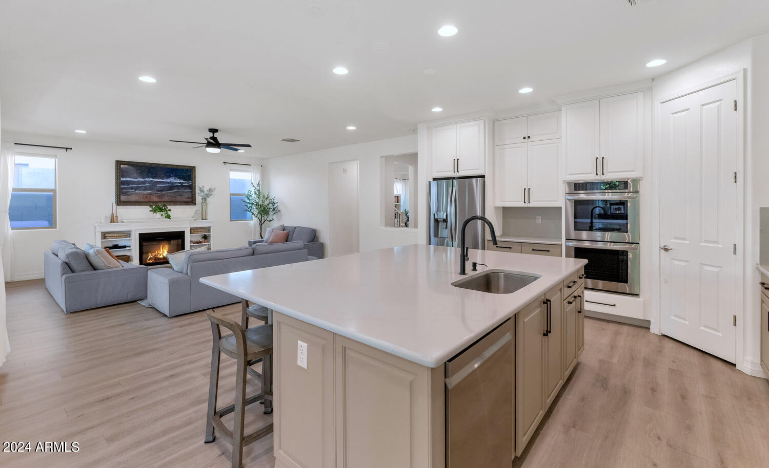 9969 W LOUISE Drive