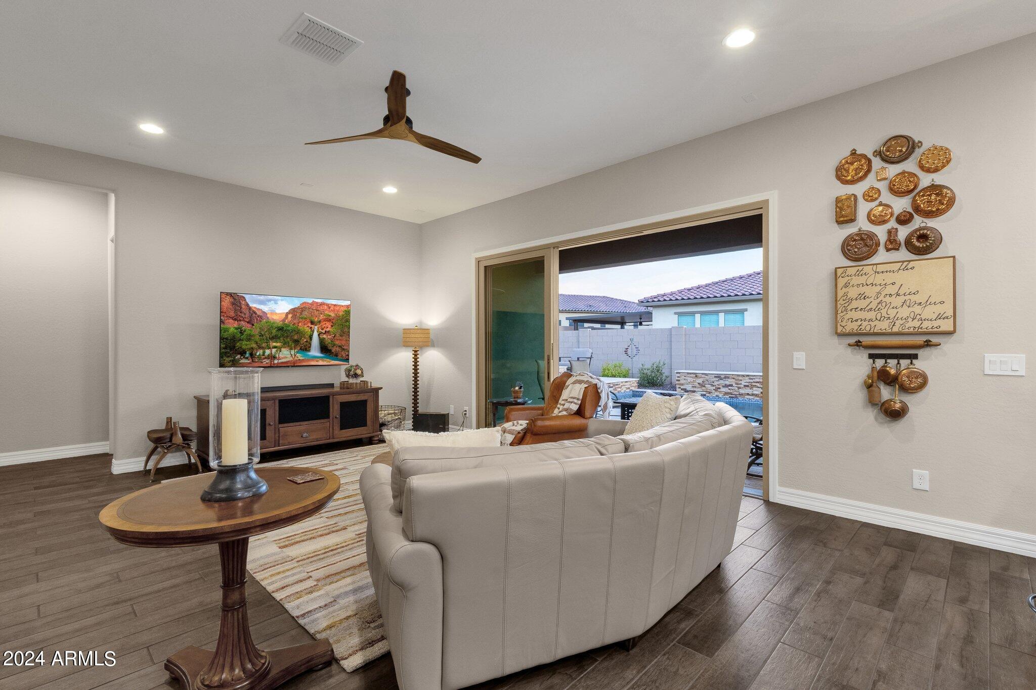 3611 W HIDDENVIEW Drive