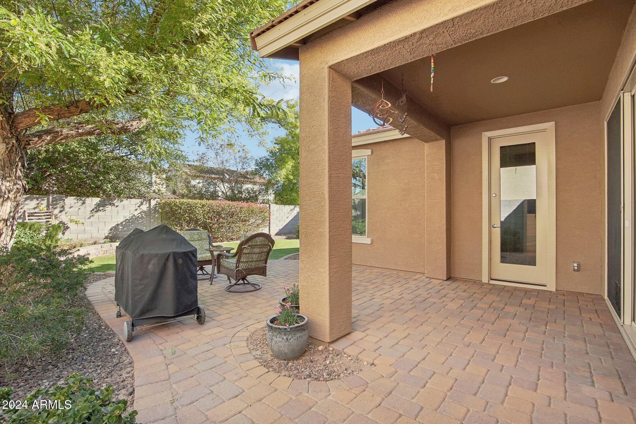 18086 W DESERT Lane