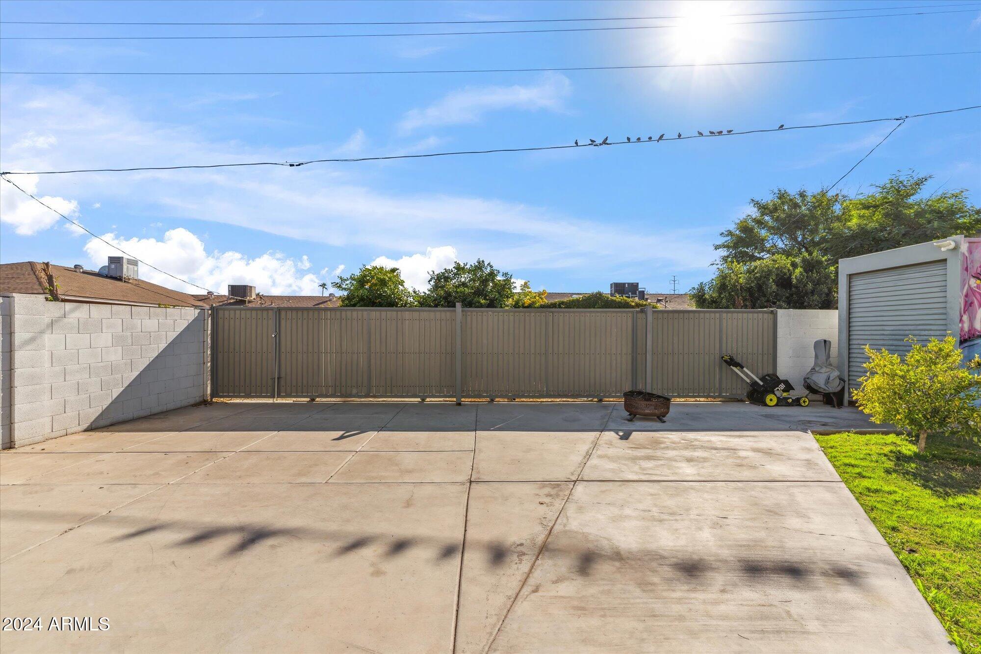 6643 E VERNON Avenue