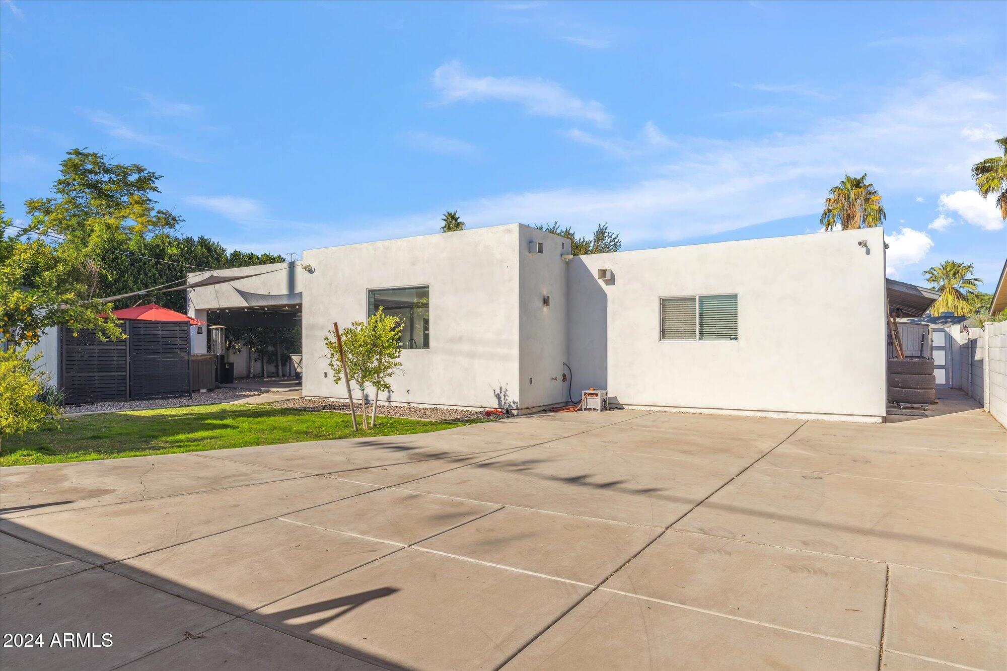 6643 E VERNON Avenue