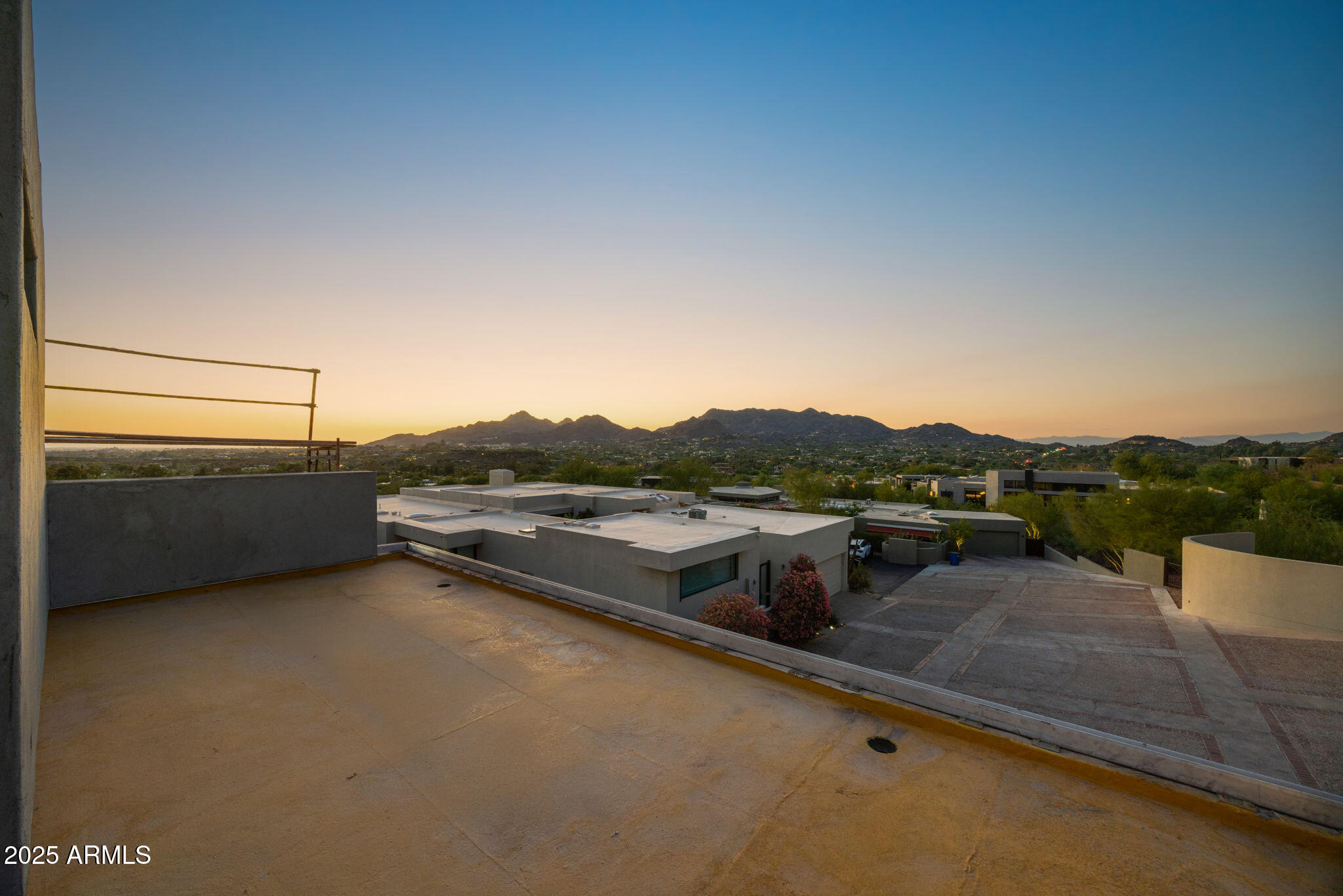 5761 N ECHO CANYON Circle