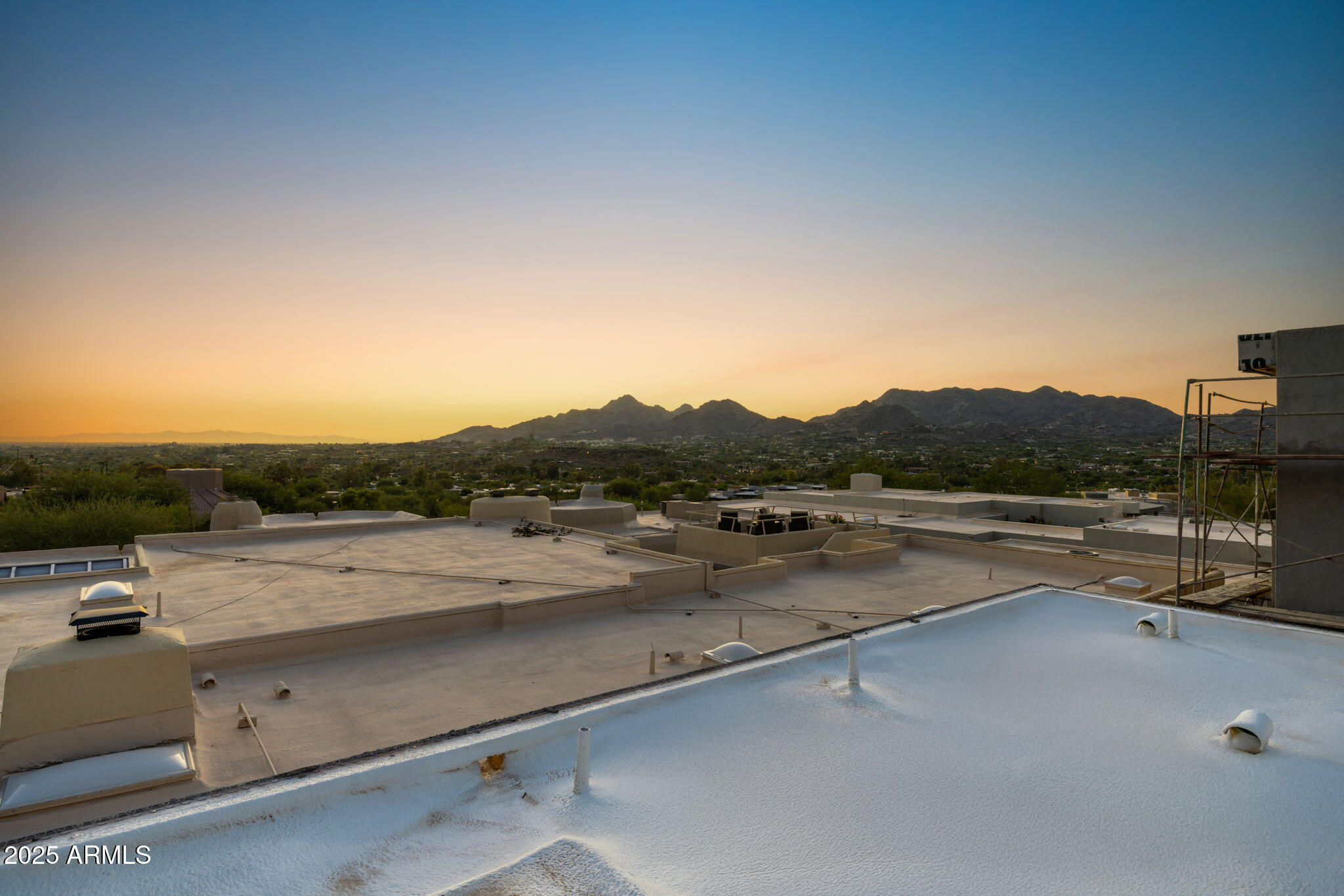 5761 N ECHO CANYON Circle