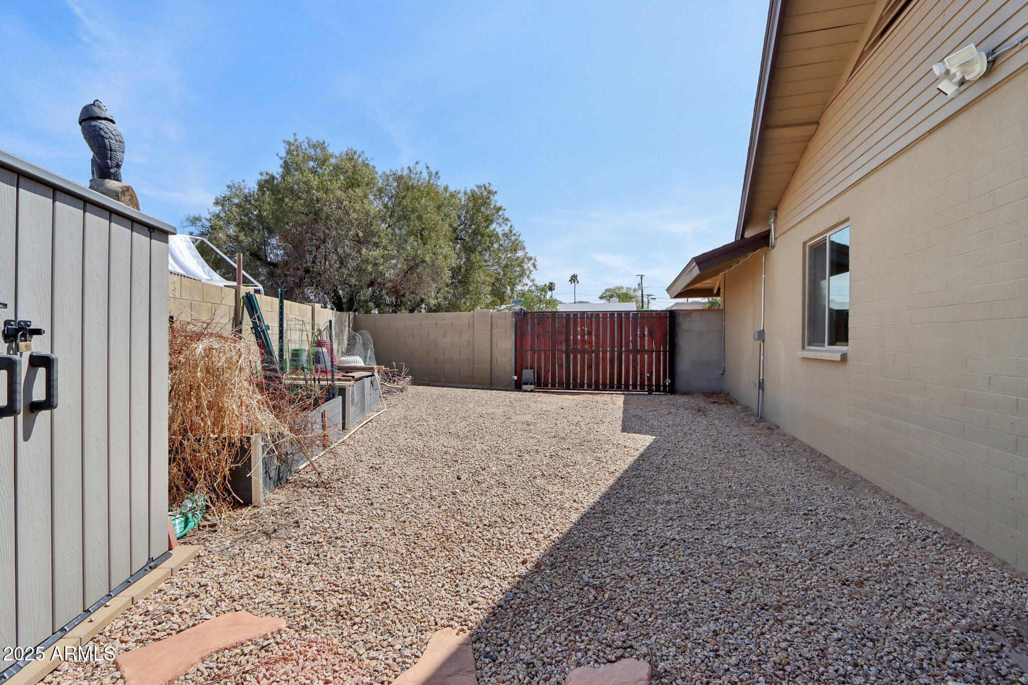 3830 E DESERT COVE Avenue