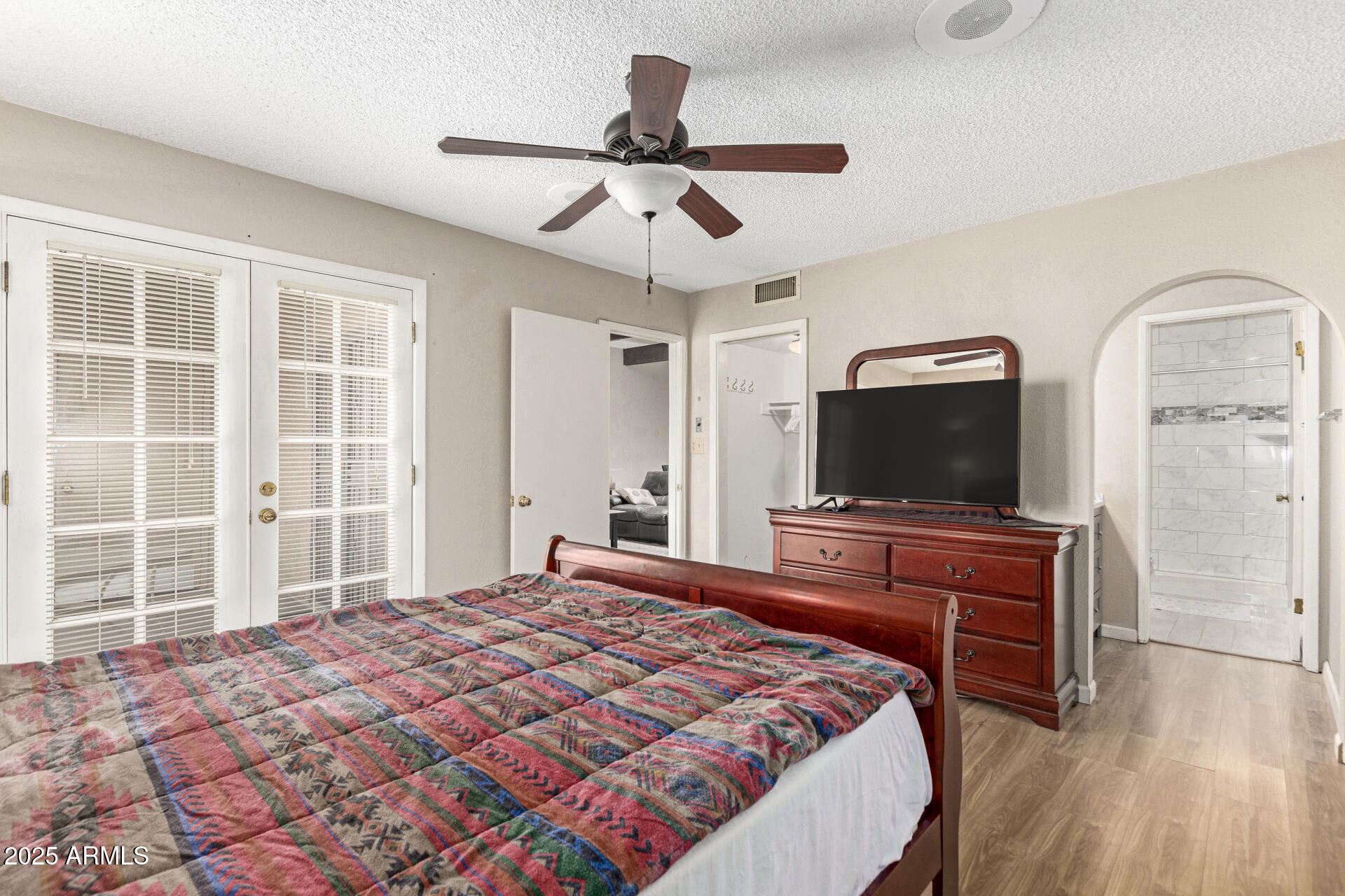 1217 N MILLER Road, 32