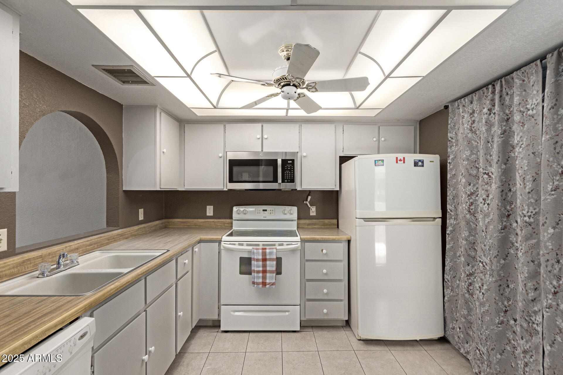 1217 N MILLER Road, 32