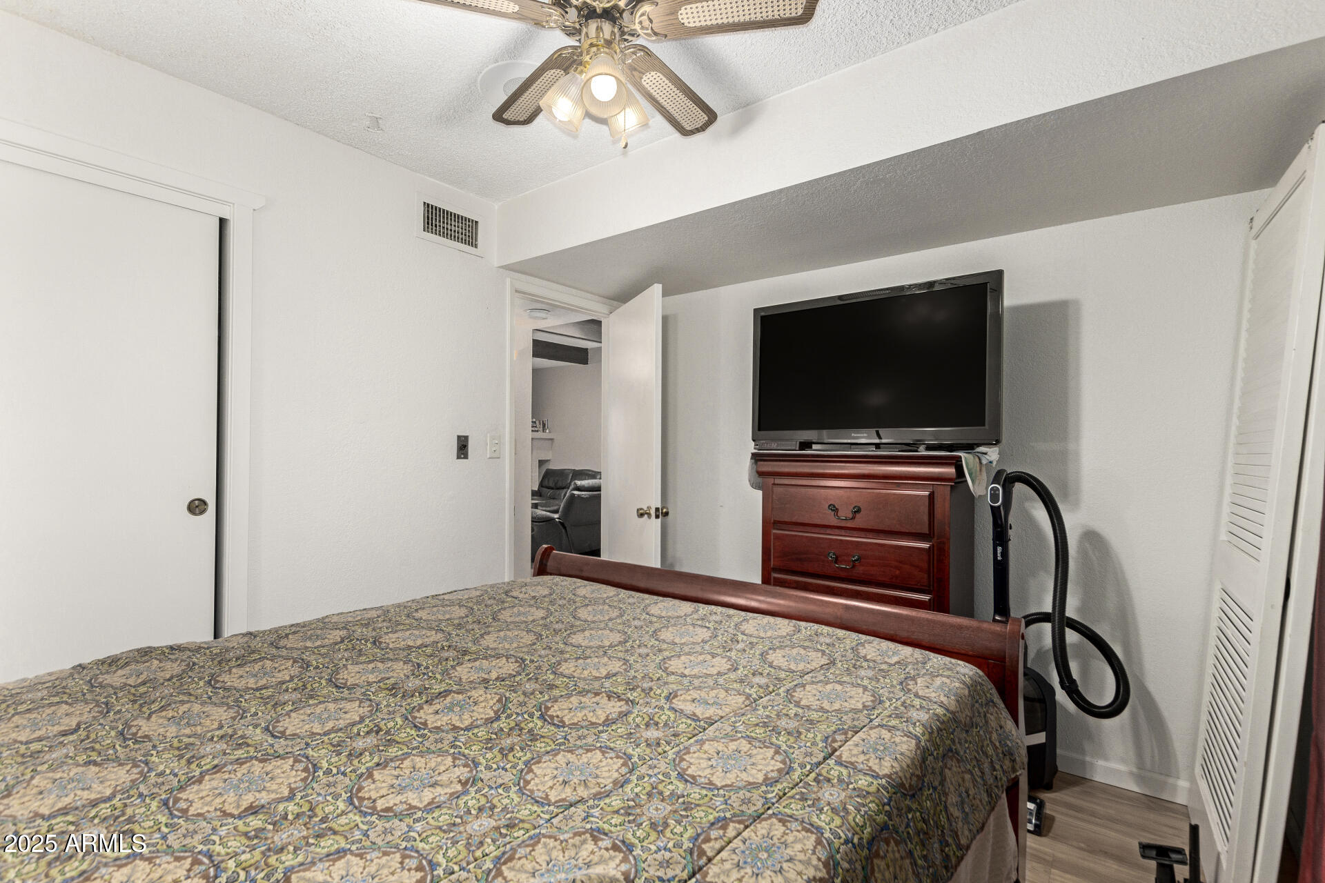 1217 N MILLER Road, 32