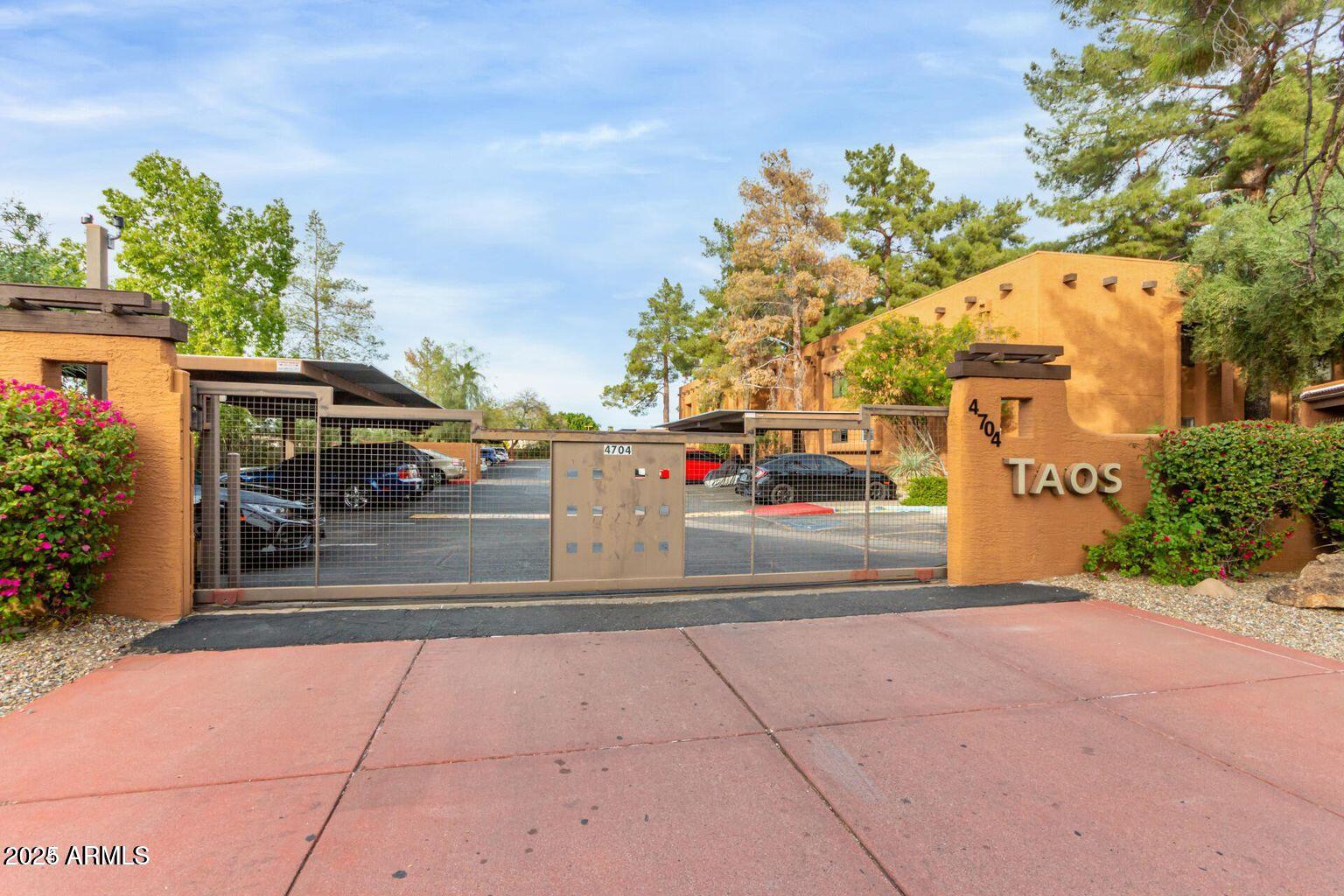 4704 E PARADISE VILLAGE Parkway N, 321