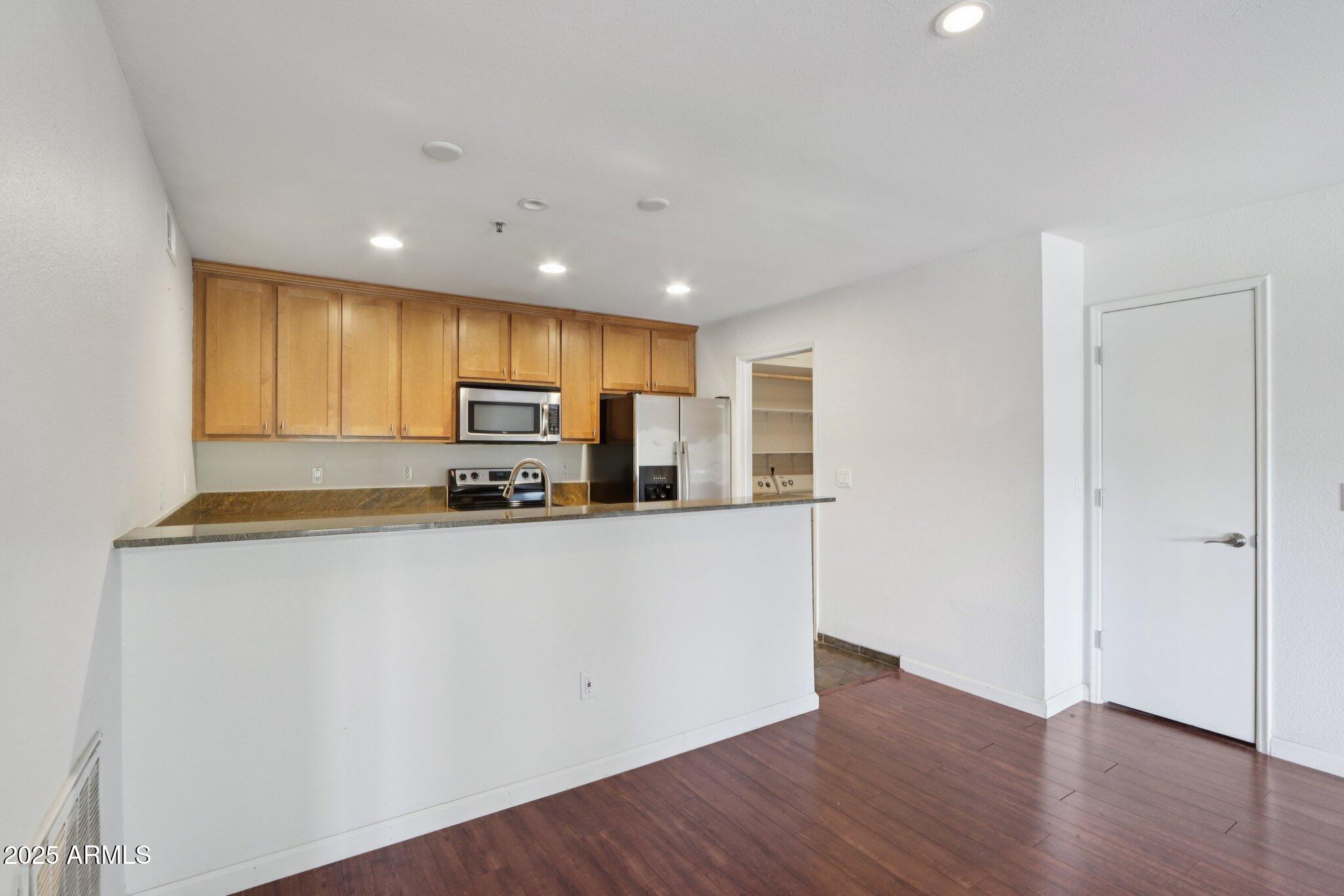 4704 E PARADISE VILLAGE Parkway N, 321