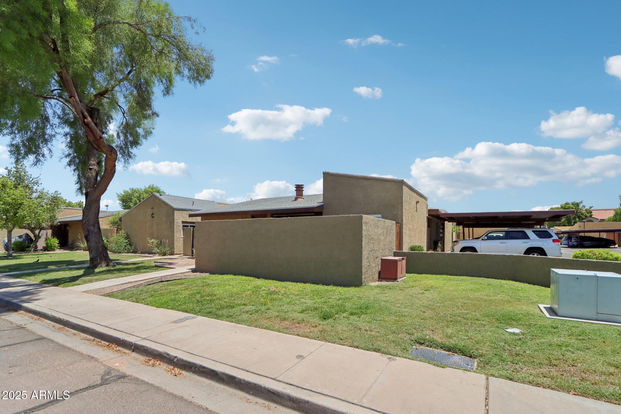 921 S HACIENDA Drive