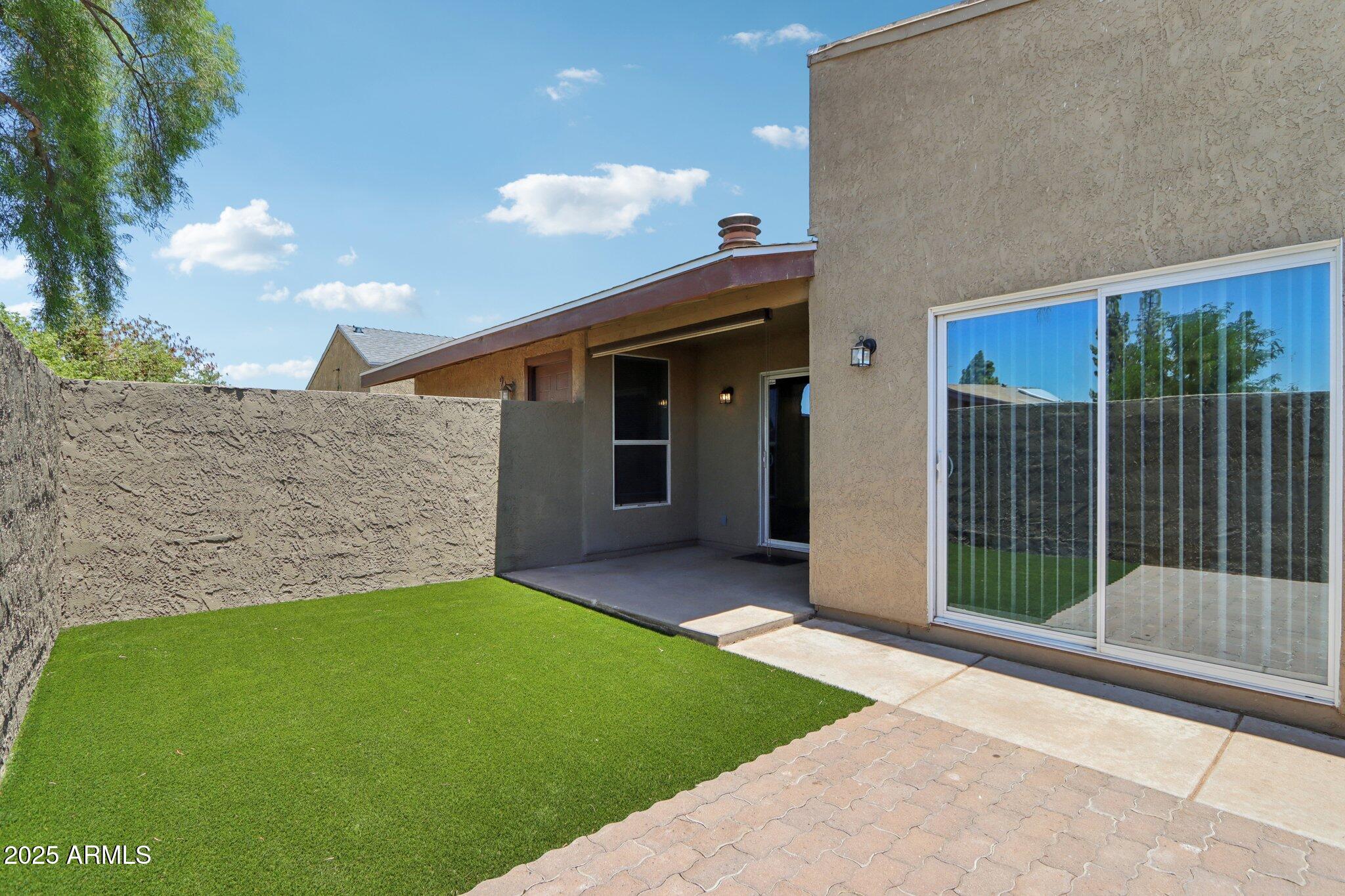 921 S HACIENDA Drive