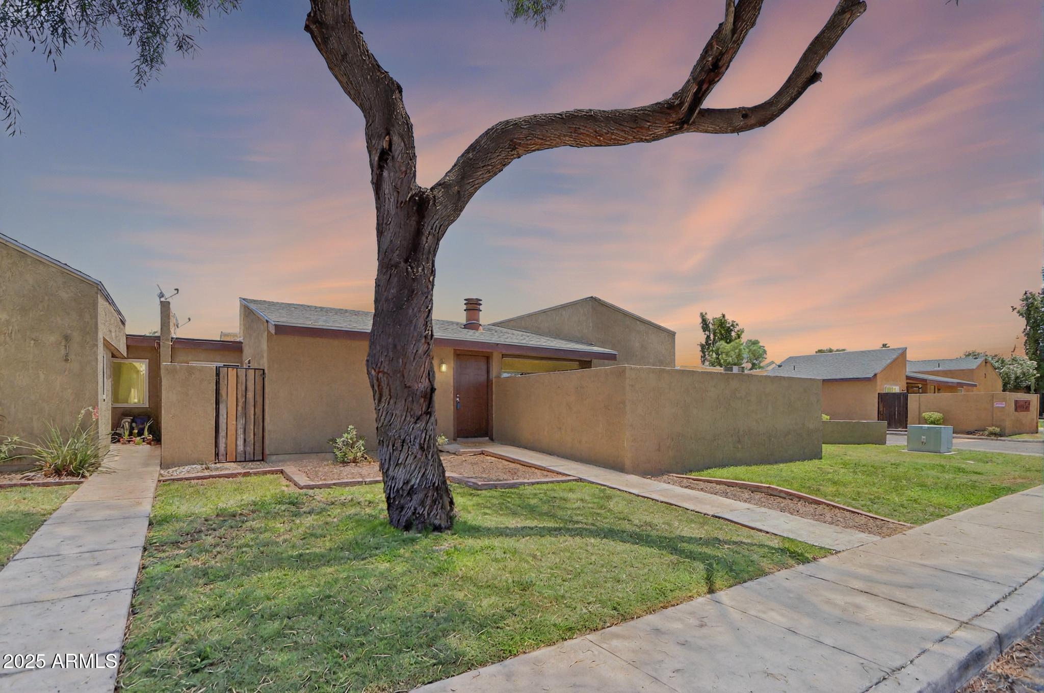 921 S HACIENDA Drive