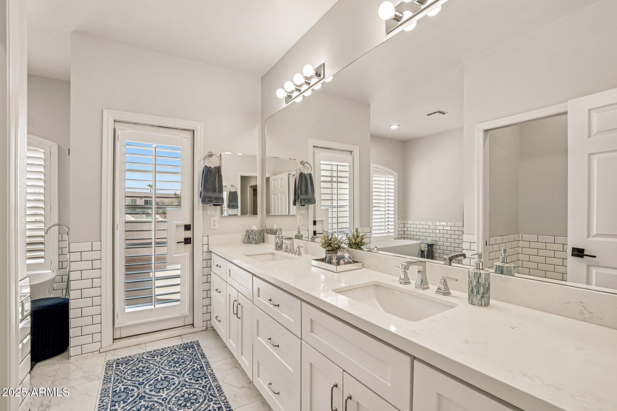 2626 E ARIZONA BILTMORE Circle, 14