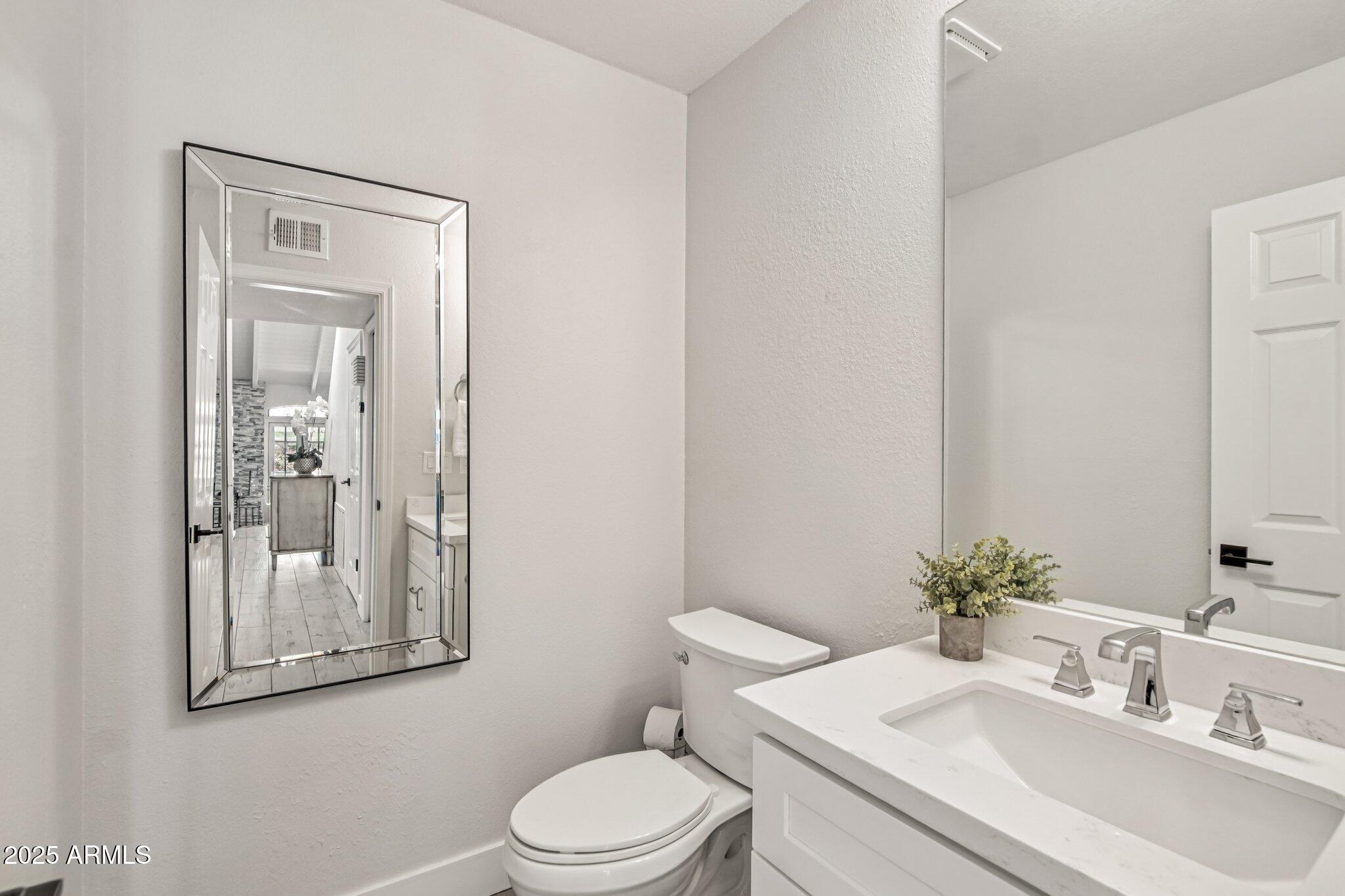 2626 E ARIZONA BILTMORE Circle, 14