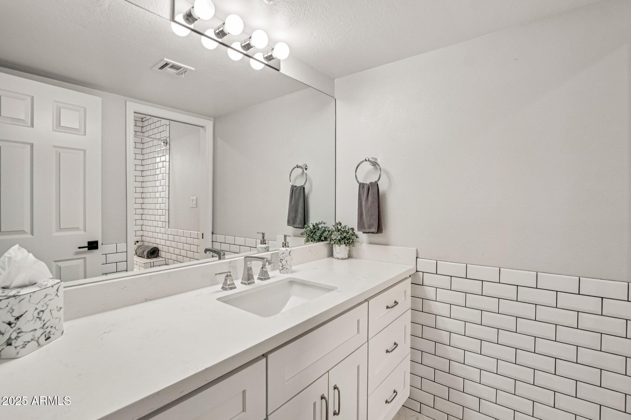 2626 E ARIZONA BILTMORE Circle, 14