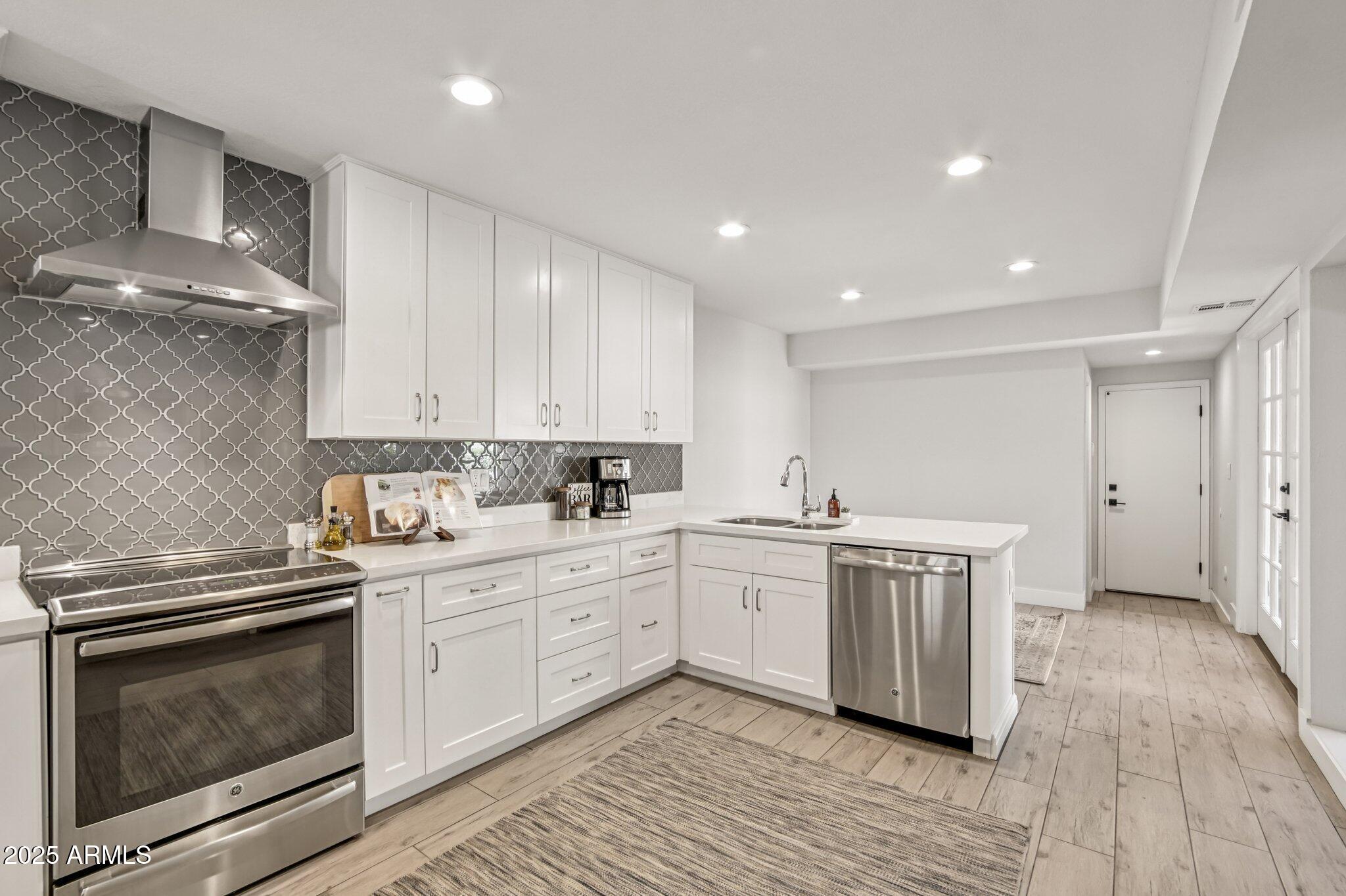 2626 E ARIZONA BILTMORE Circle, 14