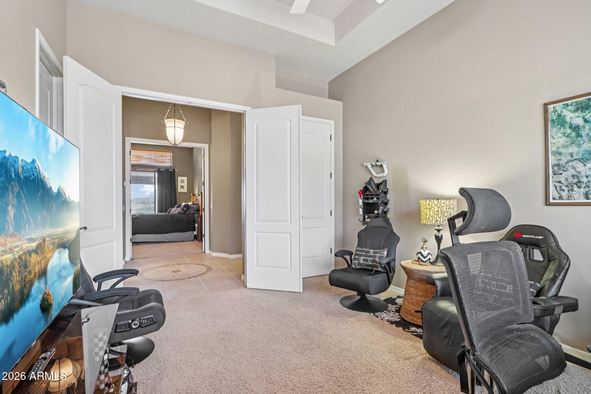 3019 W CARRIAGE Drive
