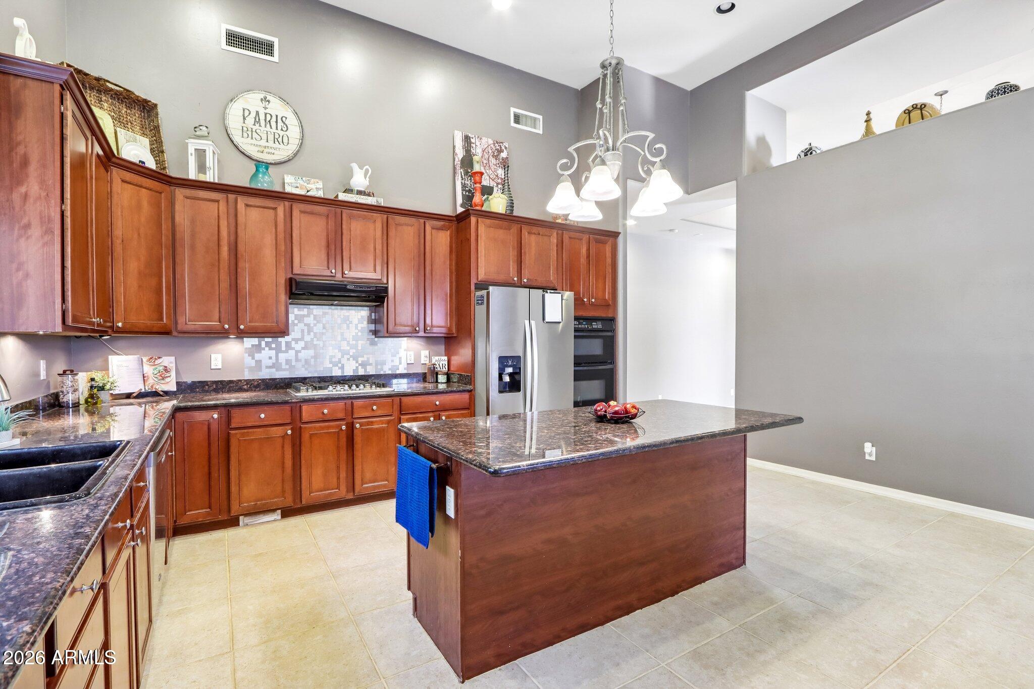 3019 W CARRIAGE Drive
