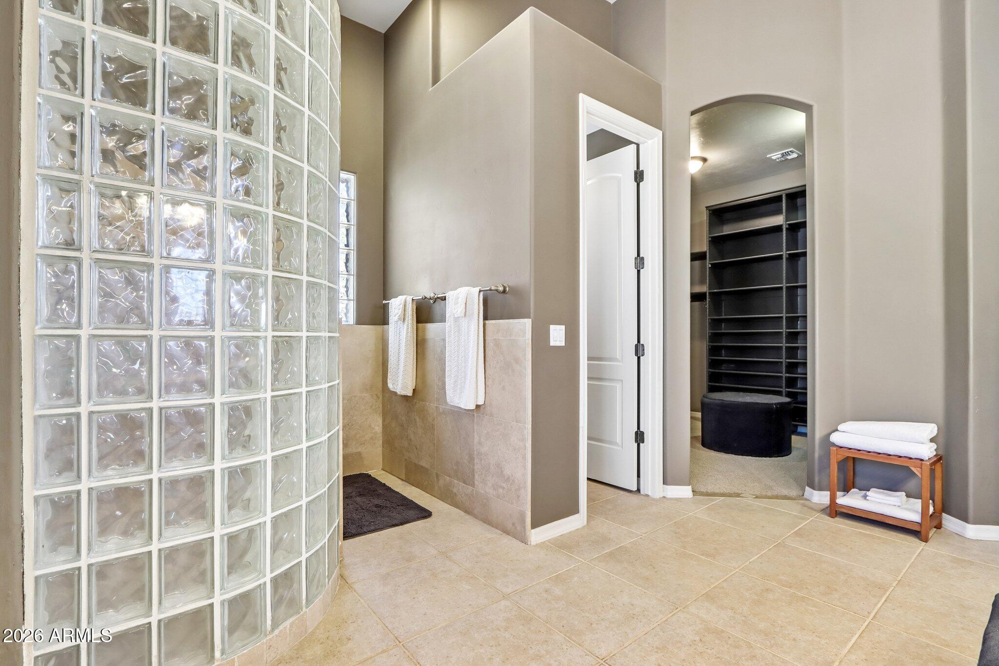3019 W CARRIAGE Drive