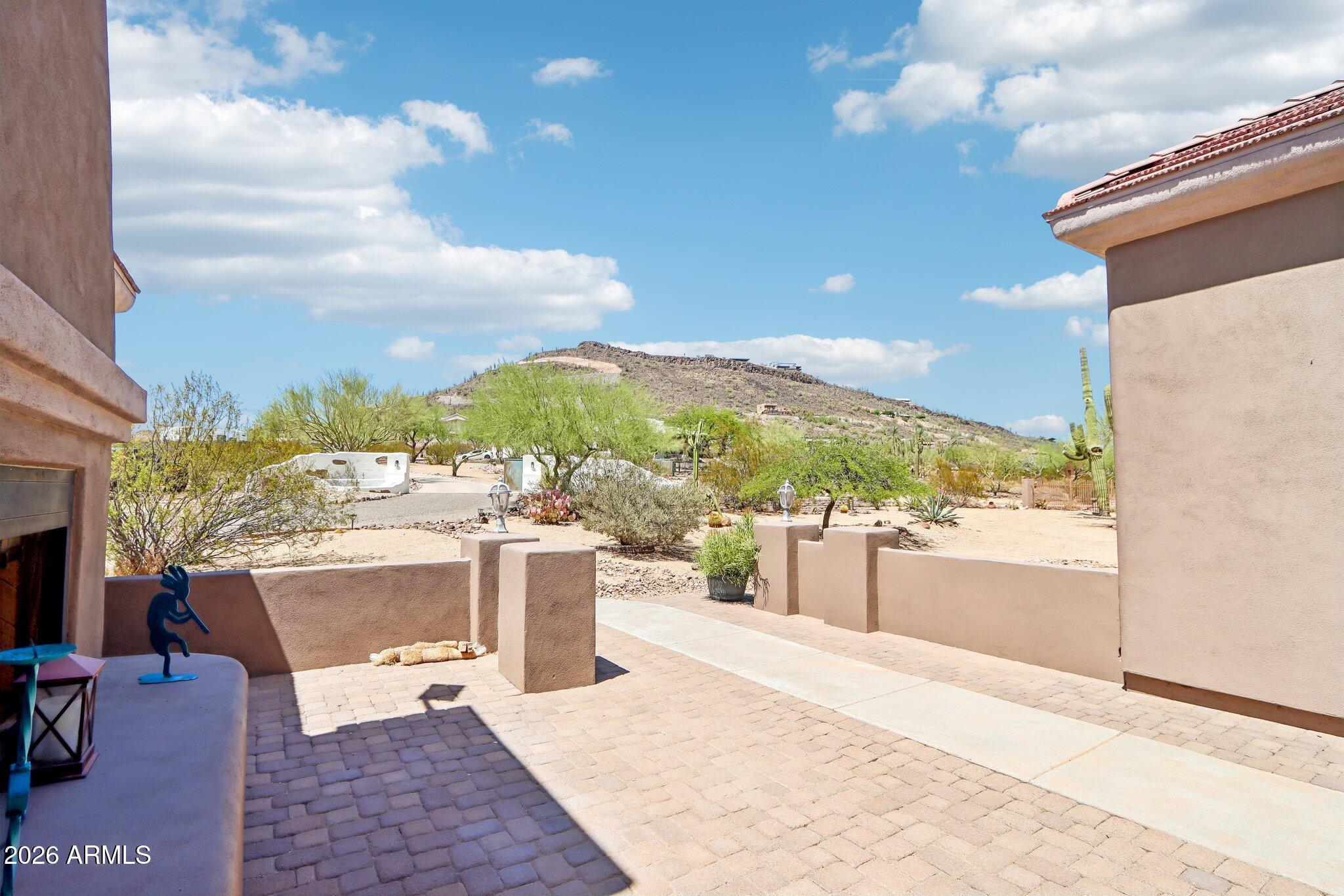 3019 W CARRIAGE Drive