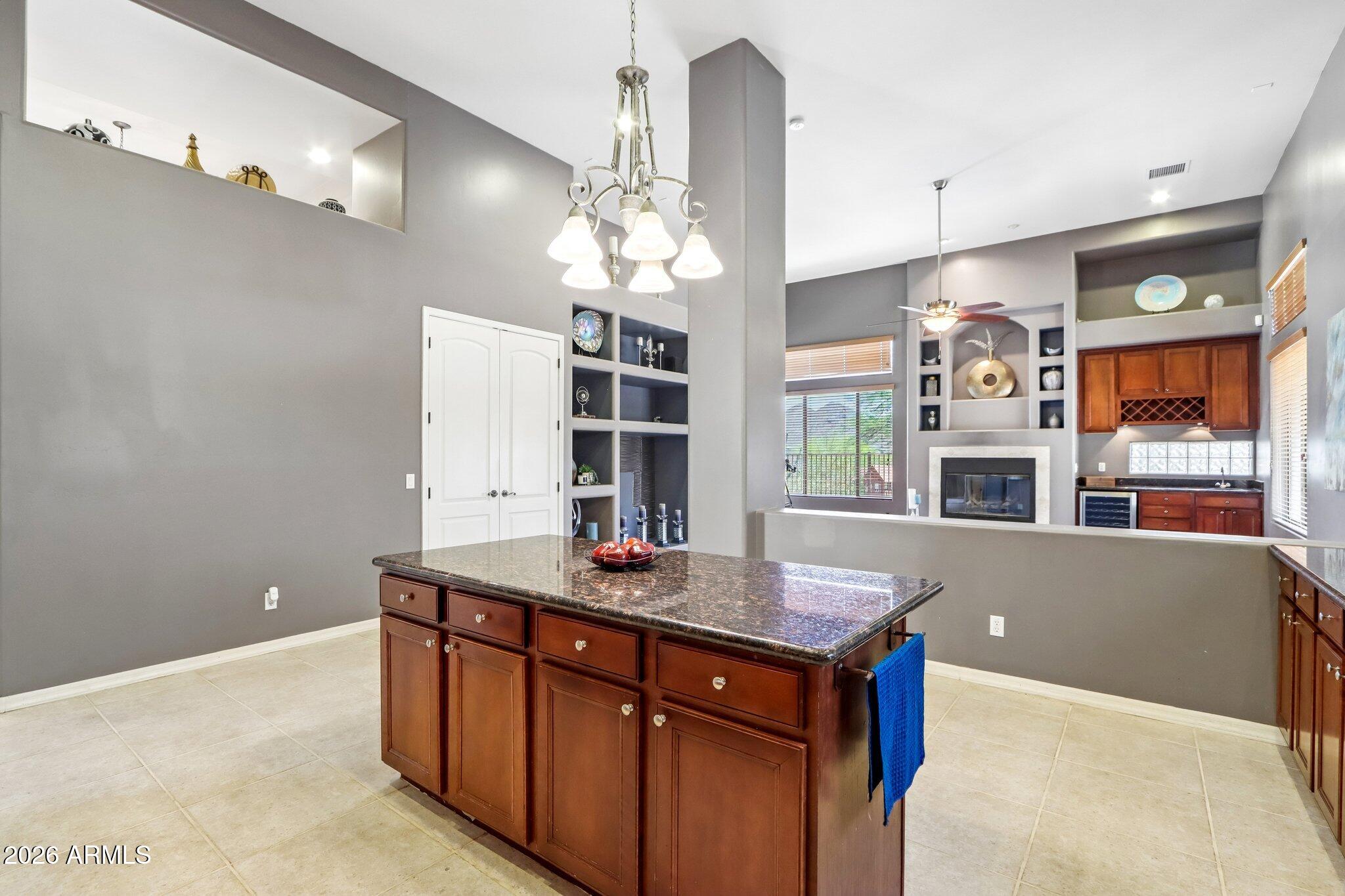 3019 W CARRIAGE Drive