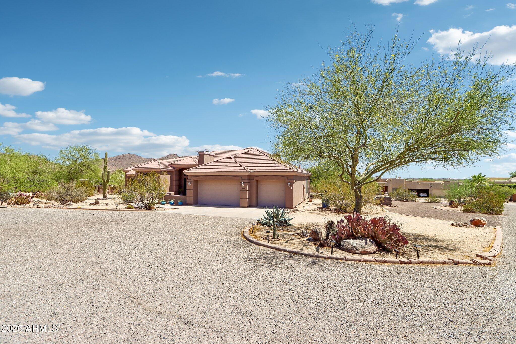 3019 W CARRIAGE Drive