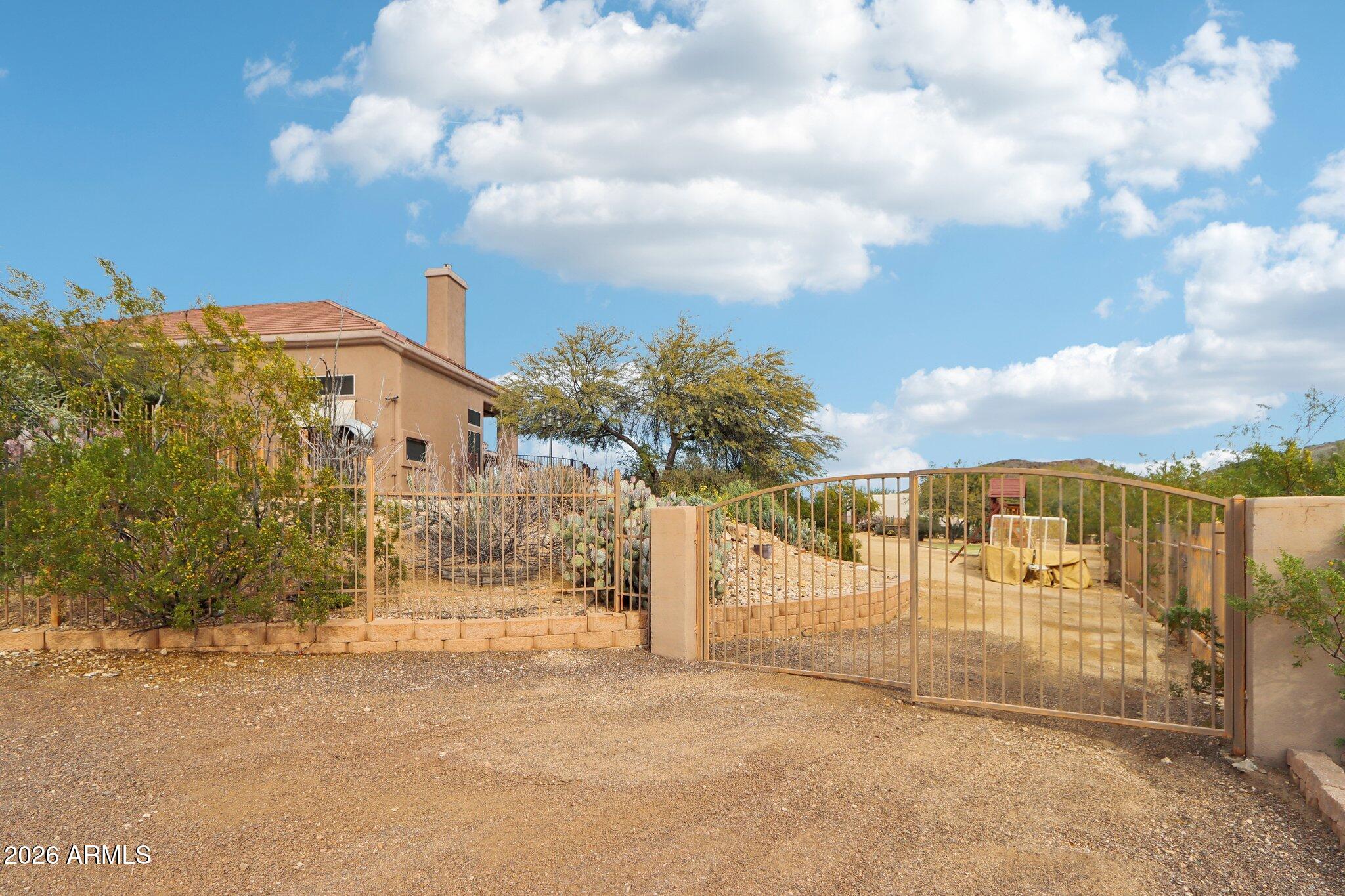 3019 W CARRIAGE Drive