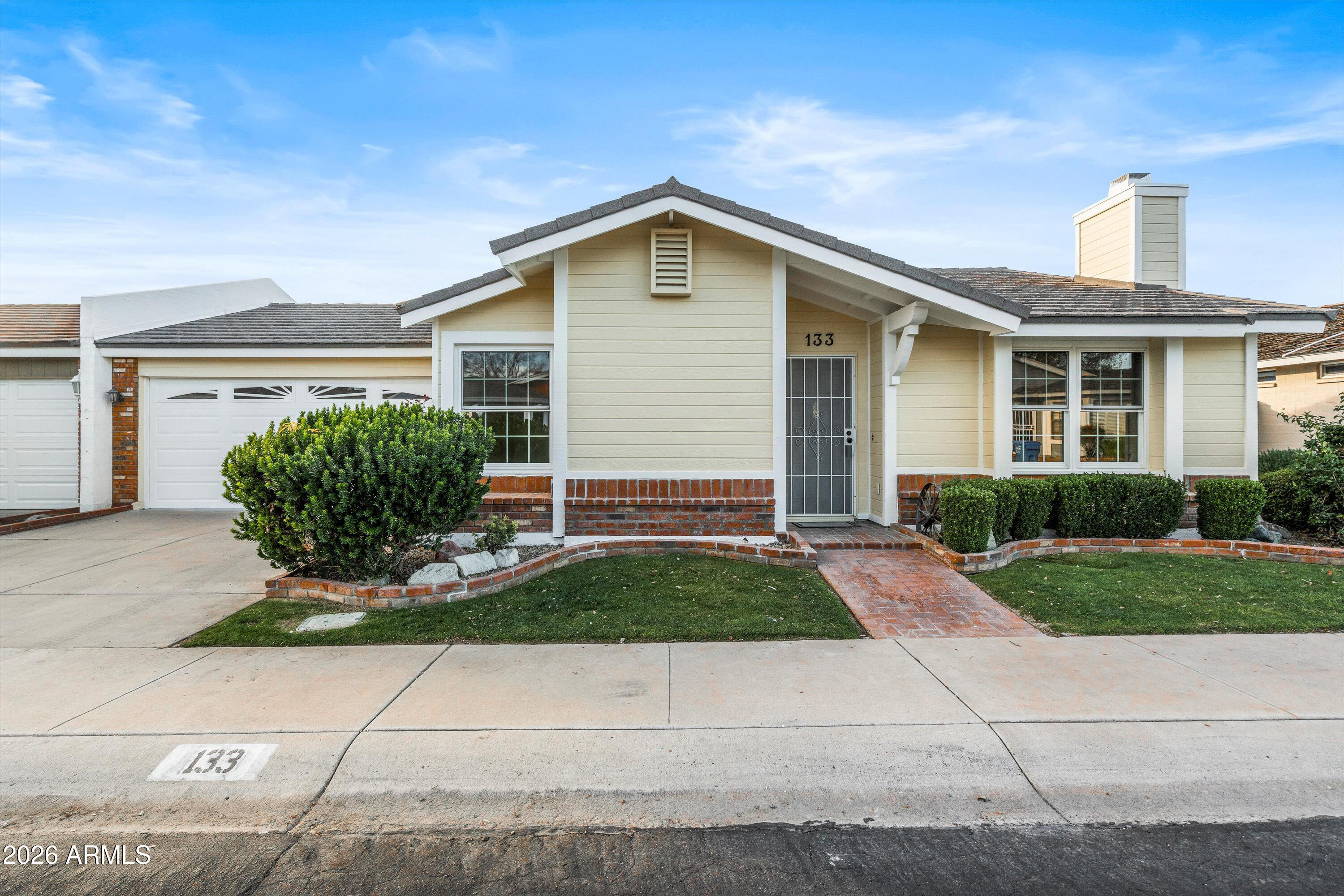 133 E CAMPO BELLO Drive