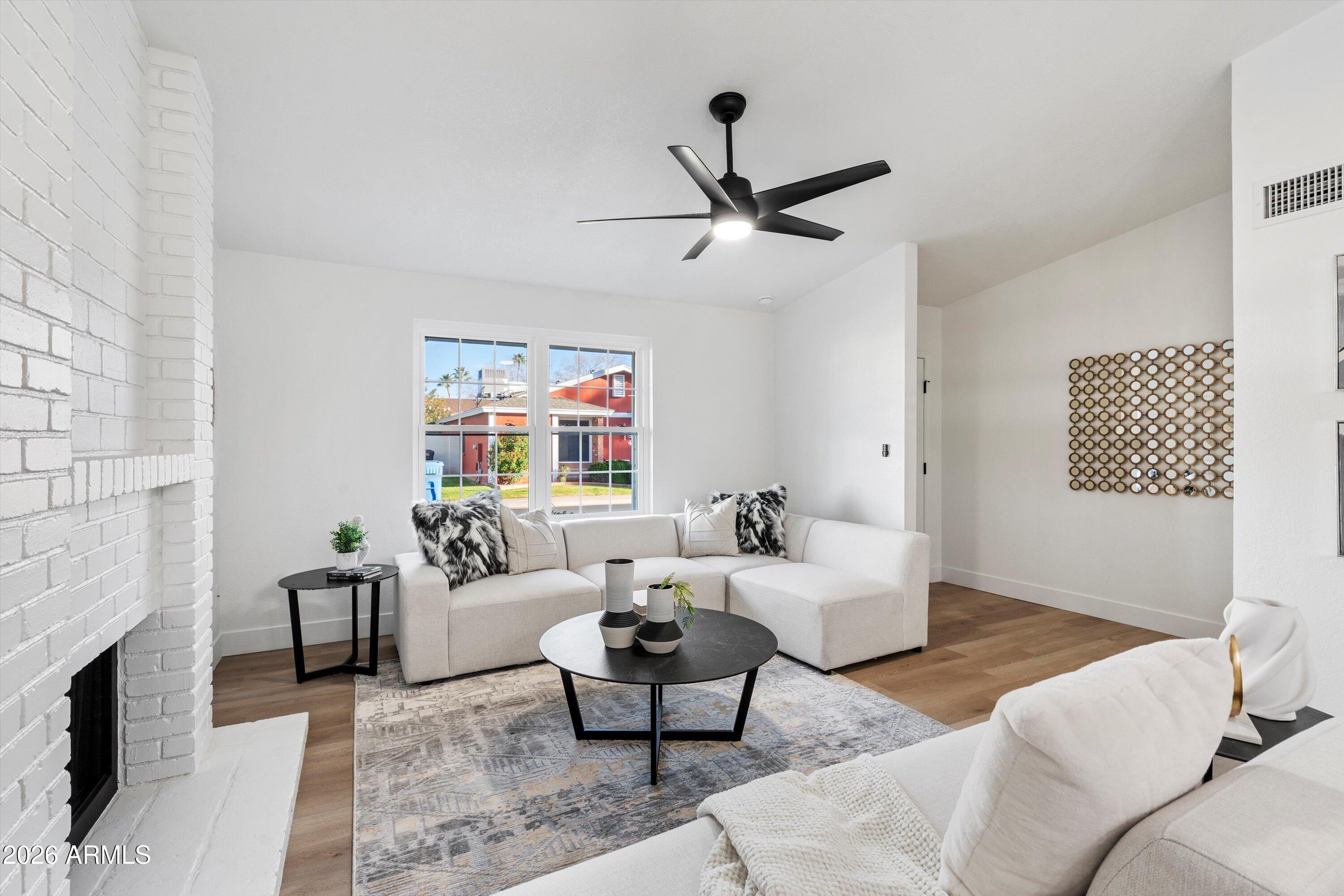 133 E CAMPO BELLO Drive