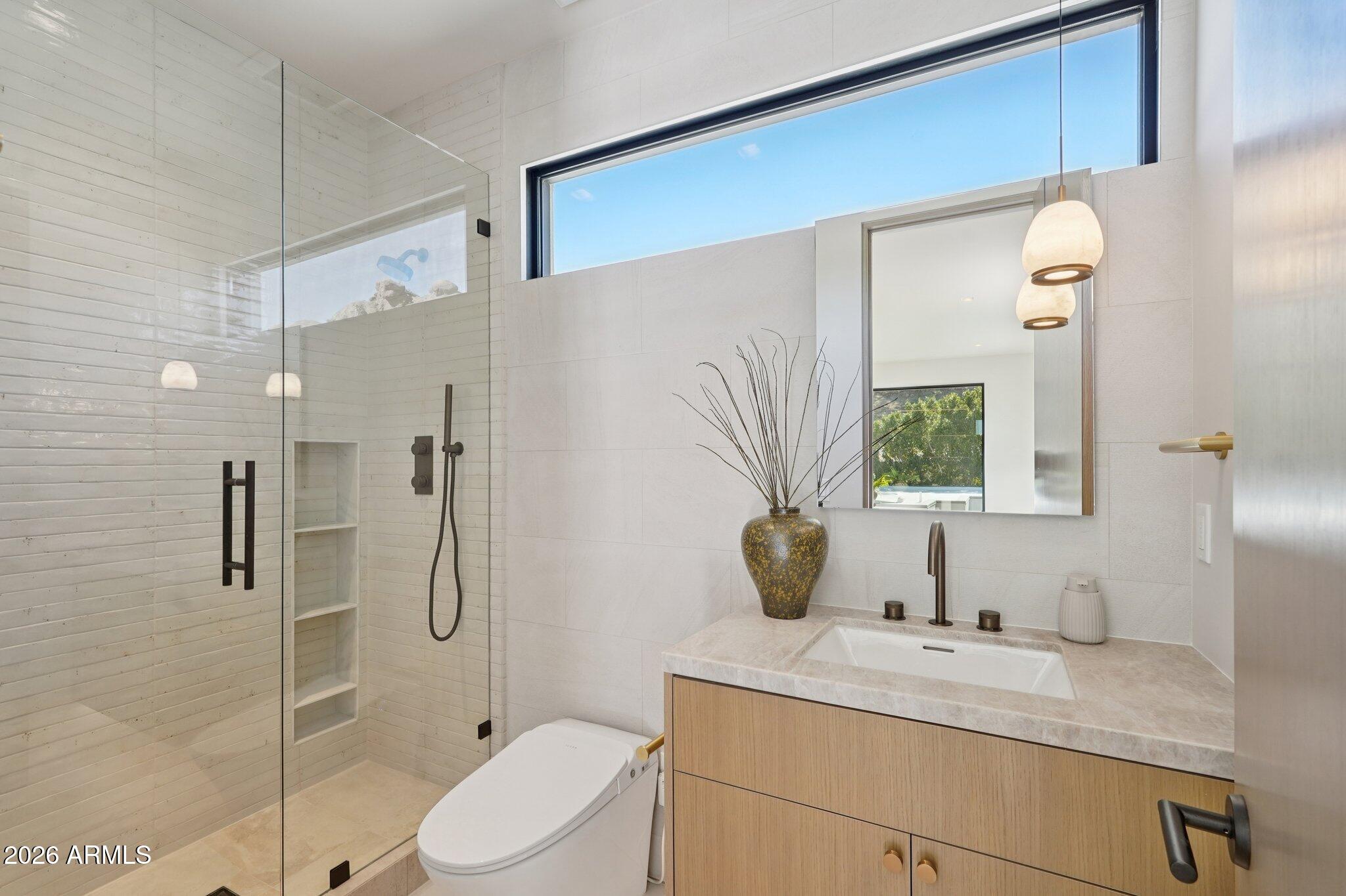 5761 N ECHO CANYON Circle