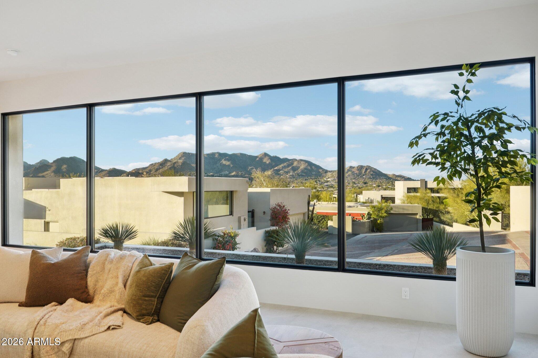 5761 N ECHO CANYON Circle