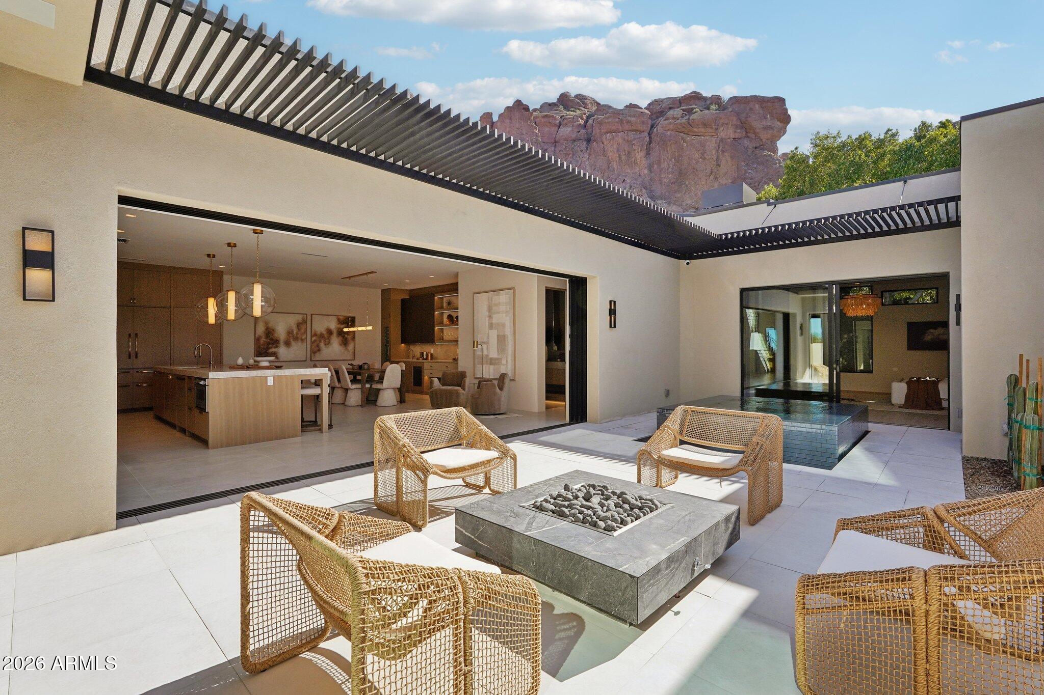 5761 N ECHO CANYON Circle