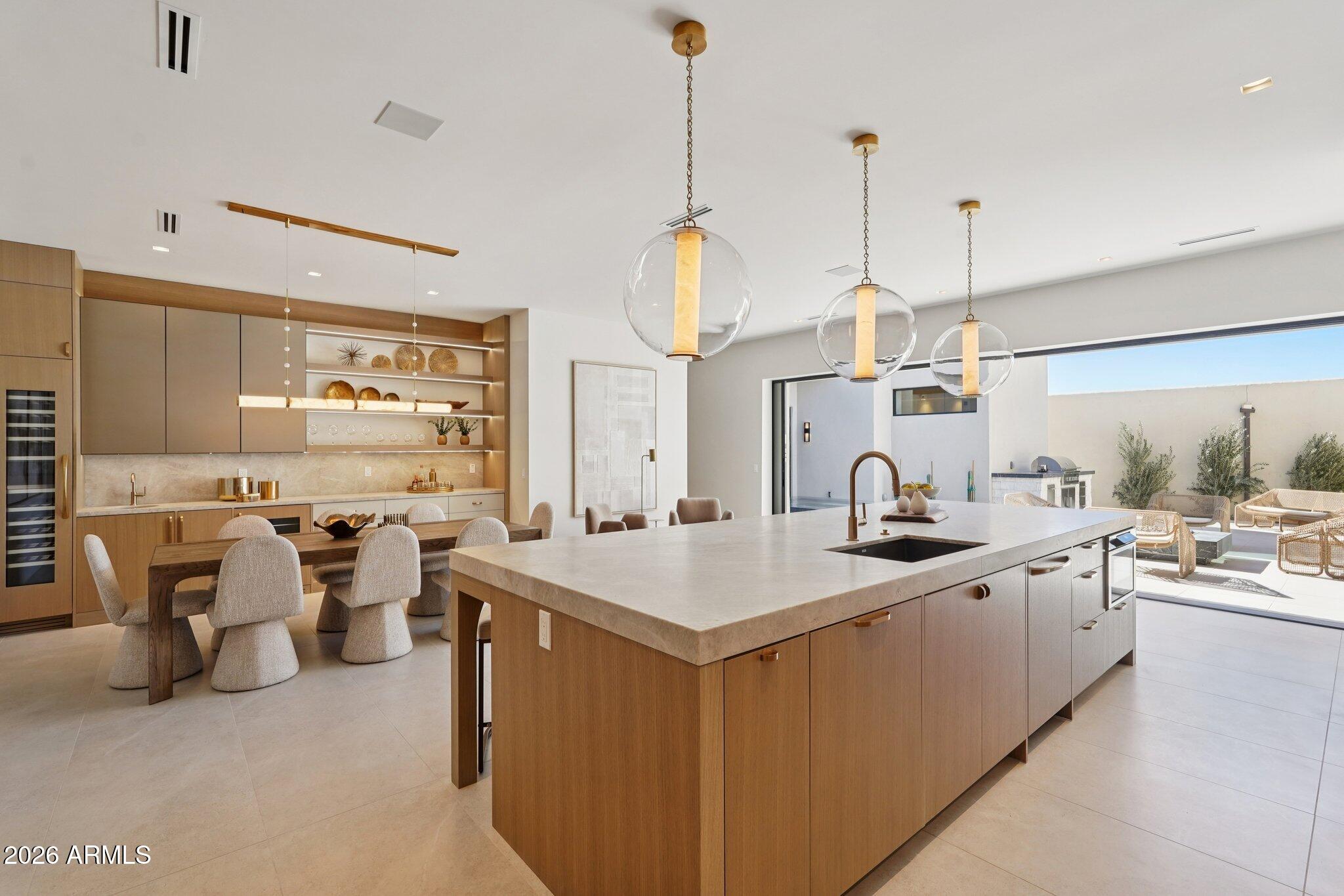 5761 N ECHO CANYON Circle