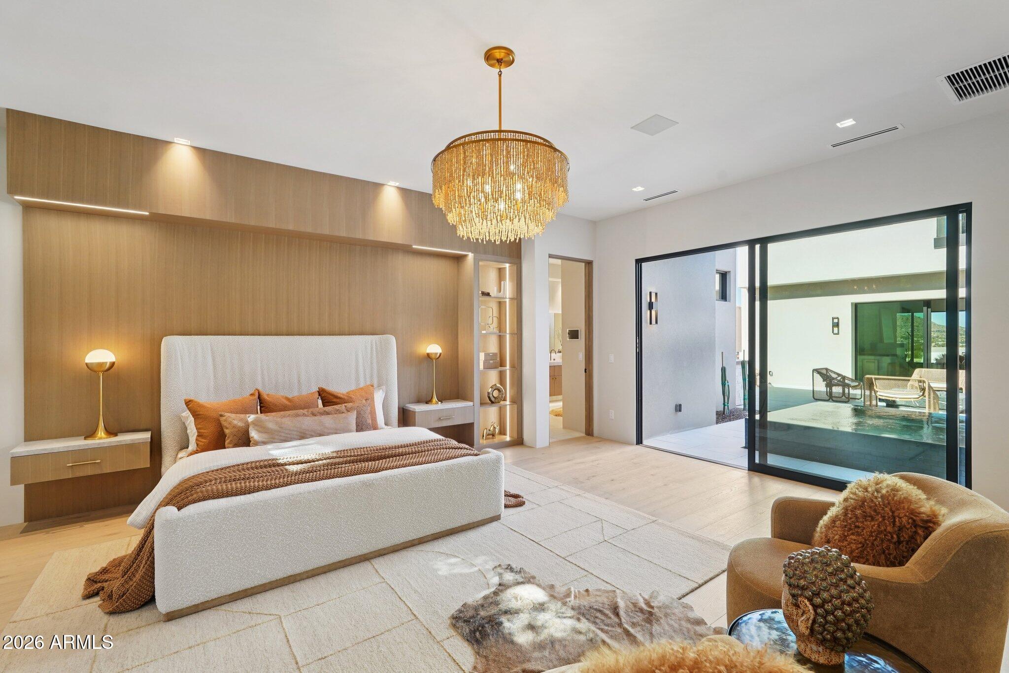 5761 N ECHO CANYON Circle