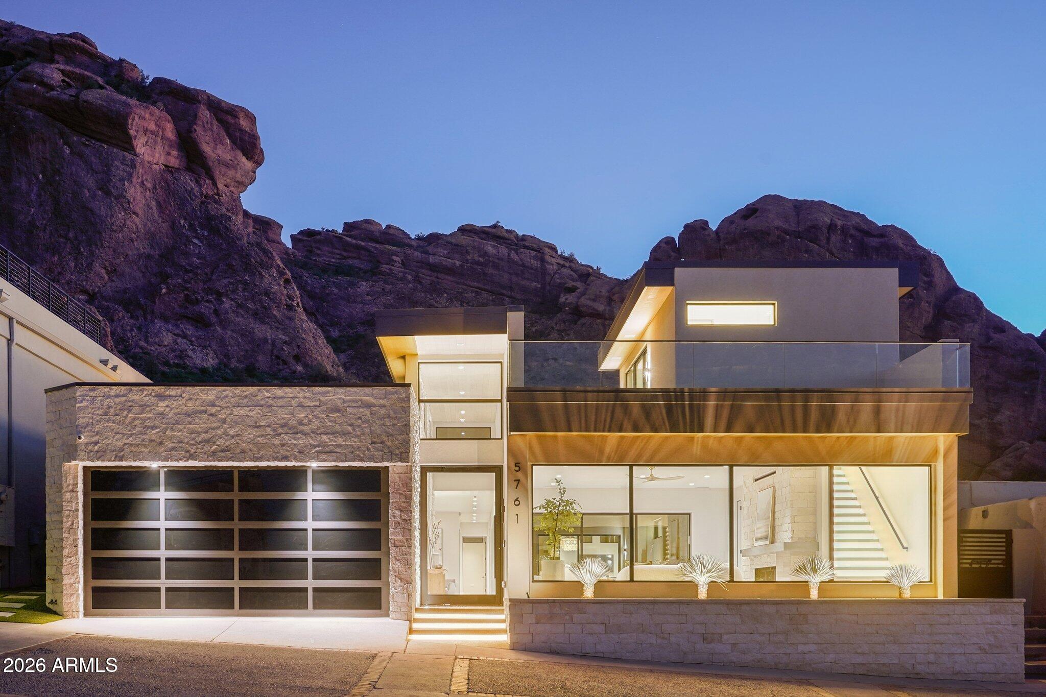 5761 N ECHO CANYON Circle