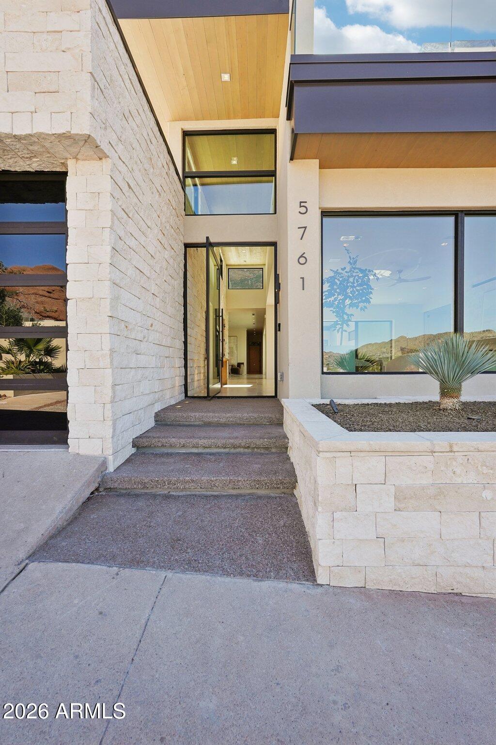 5761 N ECHO CANYON Circle