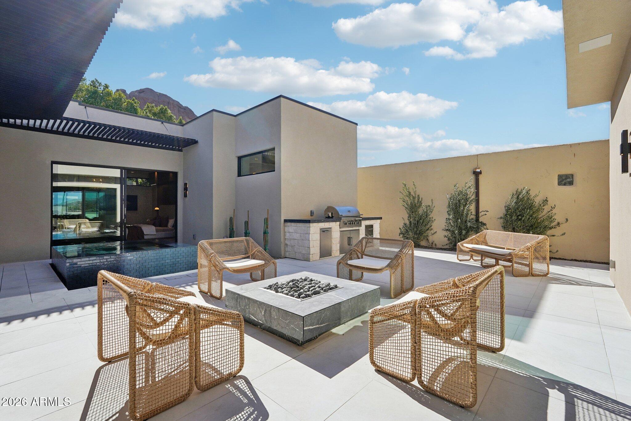 5761 N ECHO CANYON Circle